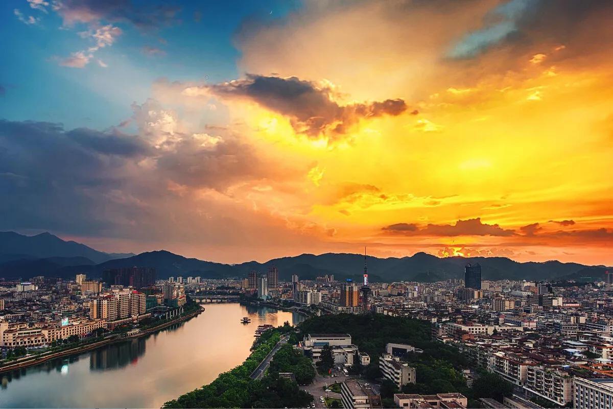 美国博主眼中的河源 近日,一位来自美国的知名博主探访了中国广东省的