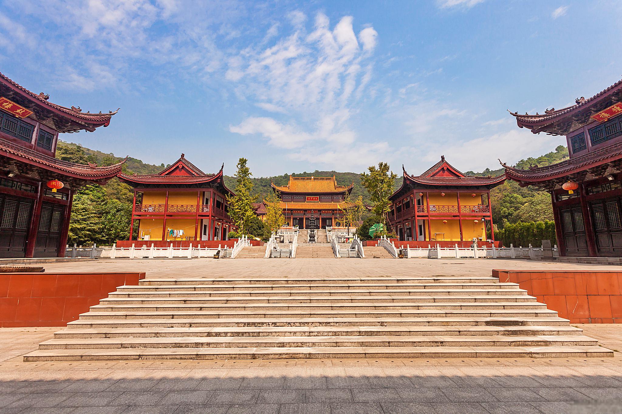 大悲寺——佛教文化的传承者 大悲寺,位于中国辽宁省海城市毛祁镇,是