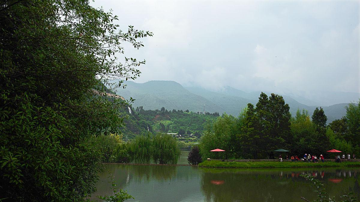 安期峰景区内的观音望海 安期峰景区内的观音望海,被誉为山海之间的