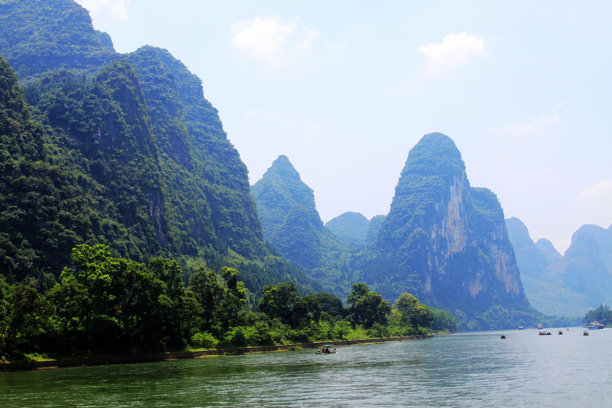 桂林旅游必去景点 桂林是一个交通相对发达的城市,飞机,高铁,汽车都