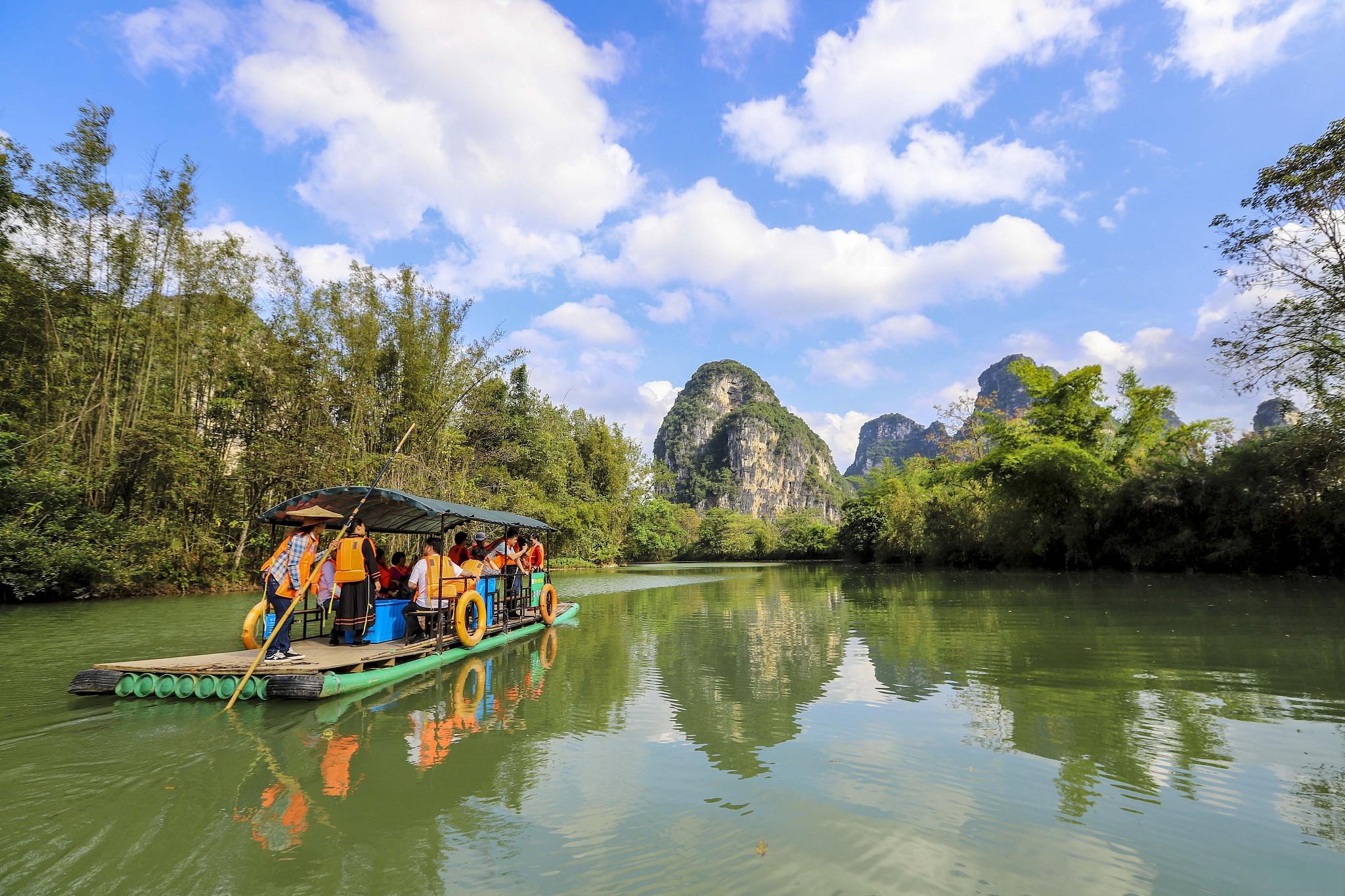 桂林旅游必去景点 桂林是一个交通相对发达的城市,飞机,高铁,汽车都