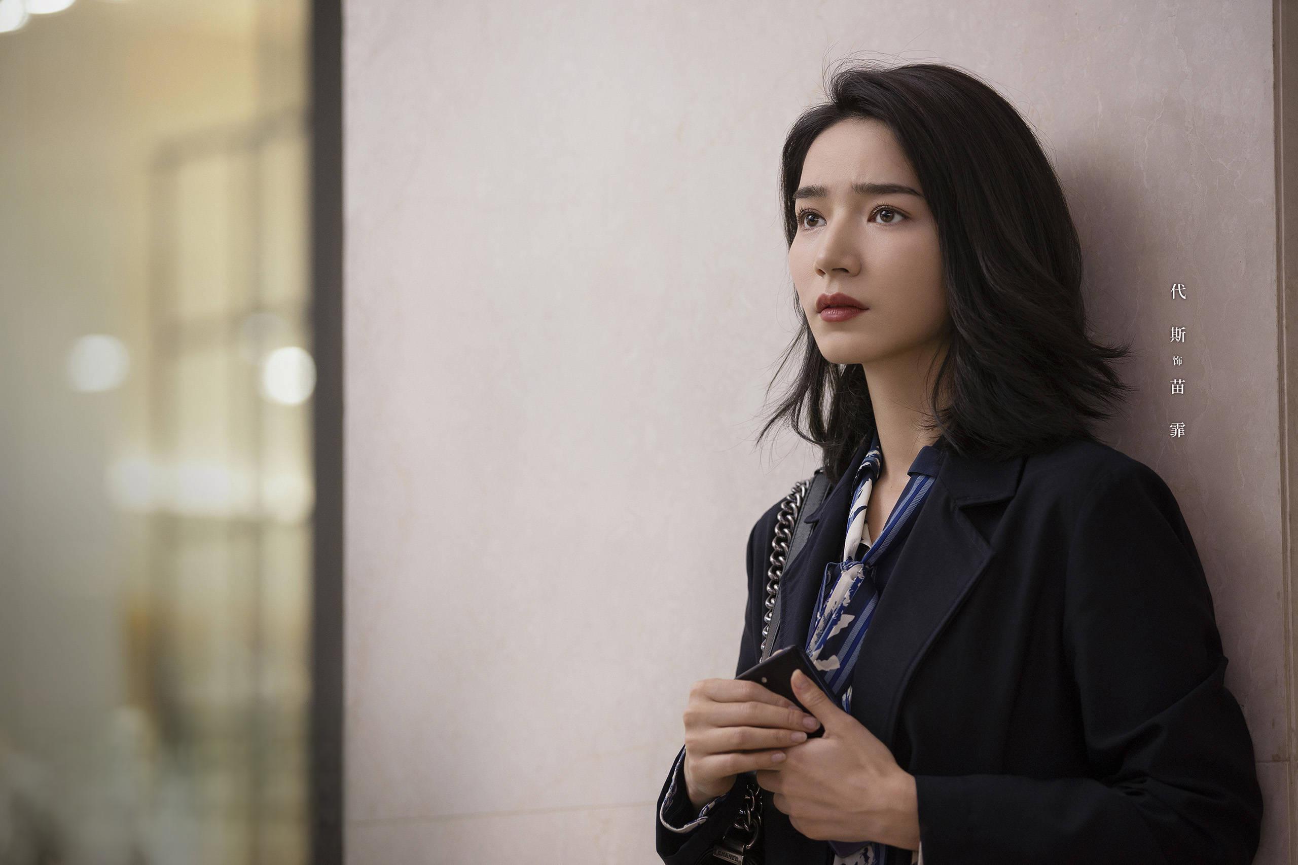 代斯:备受瞩目的年轻演员 代斯是一位备受瞩目的年轻演员,拥有丰富的