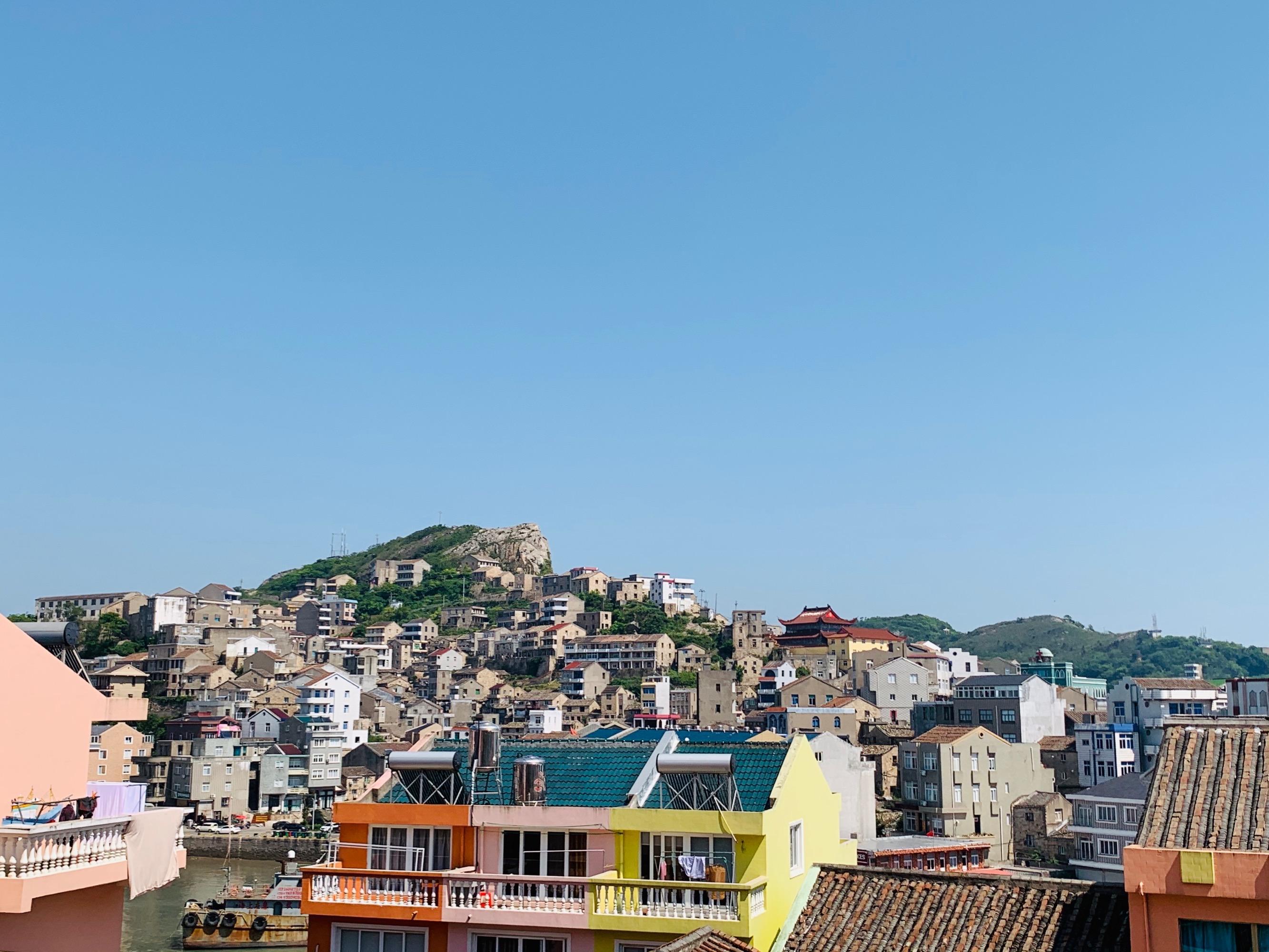 石塘镇旅游景点推荐 石塘镇是一个位于浙江省温岭市的海滨小镇,拥有