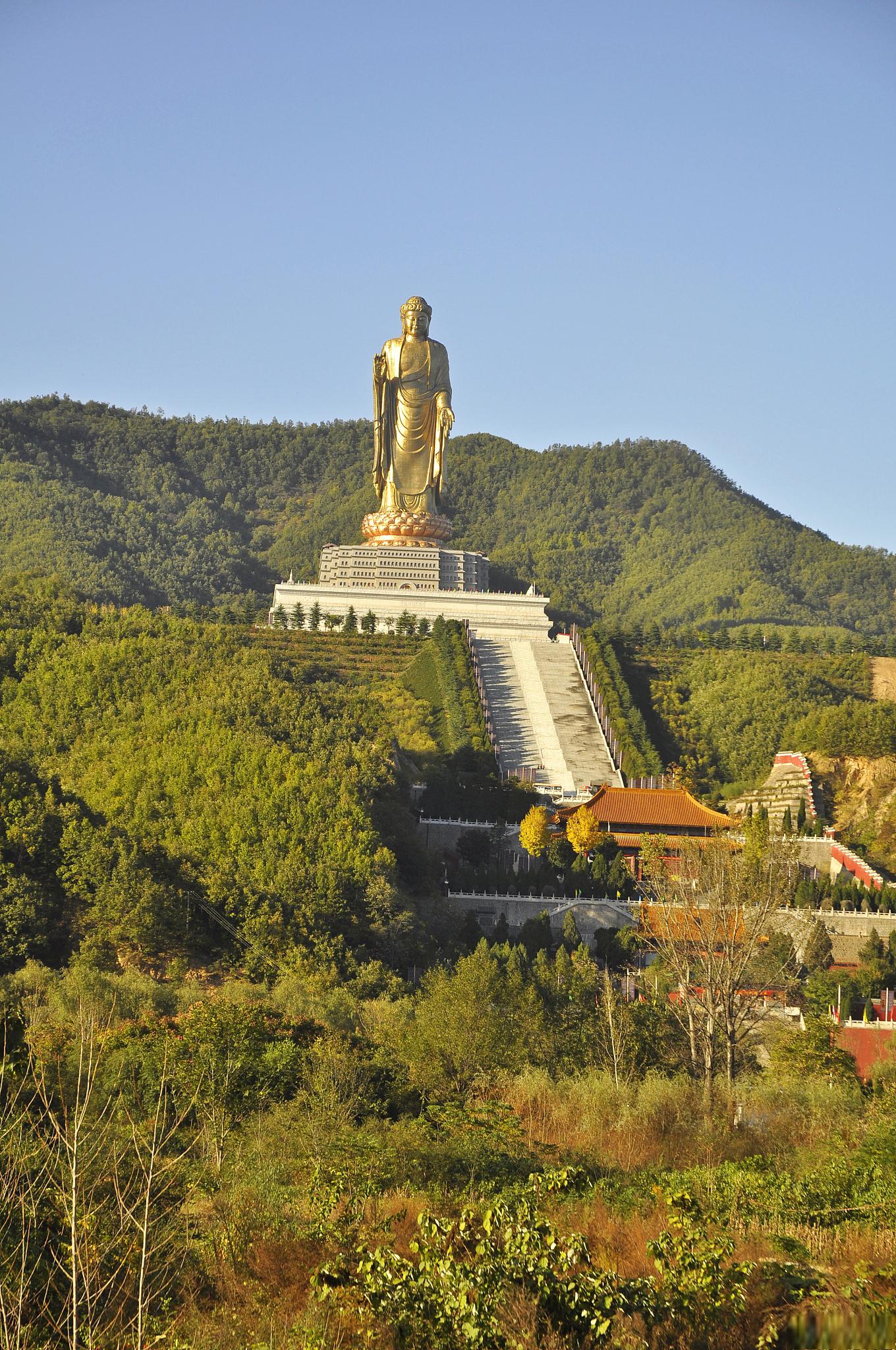中原大佛,世界最高的佛教造像 今天我说得不是鲁山县的地标,而是鲁山