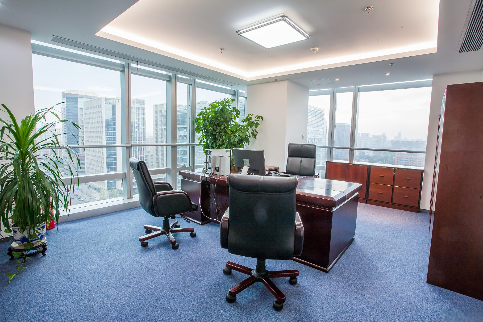 高档办公室设计的注意事项 高档办公室设计需要注重细节和品质,下面是