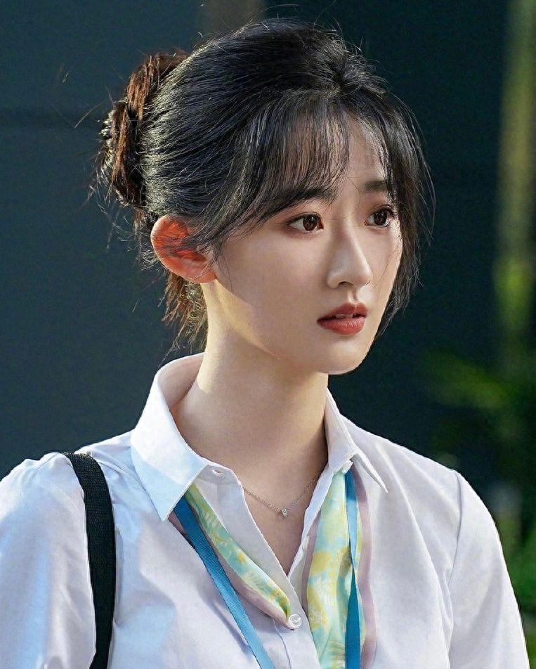 中戏校花杨雨潼的魅力 杨雨潼,中央戏剧学院校花,出演了多部角色,其中