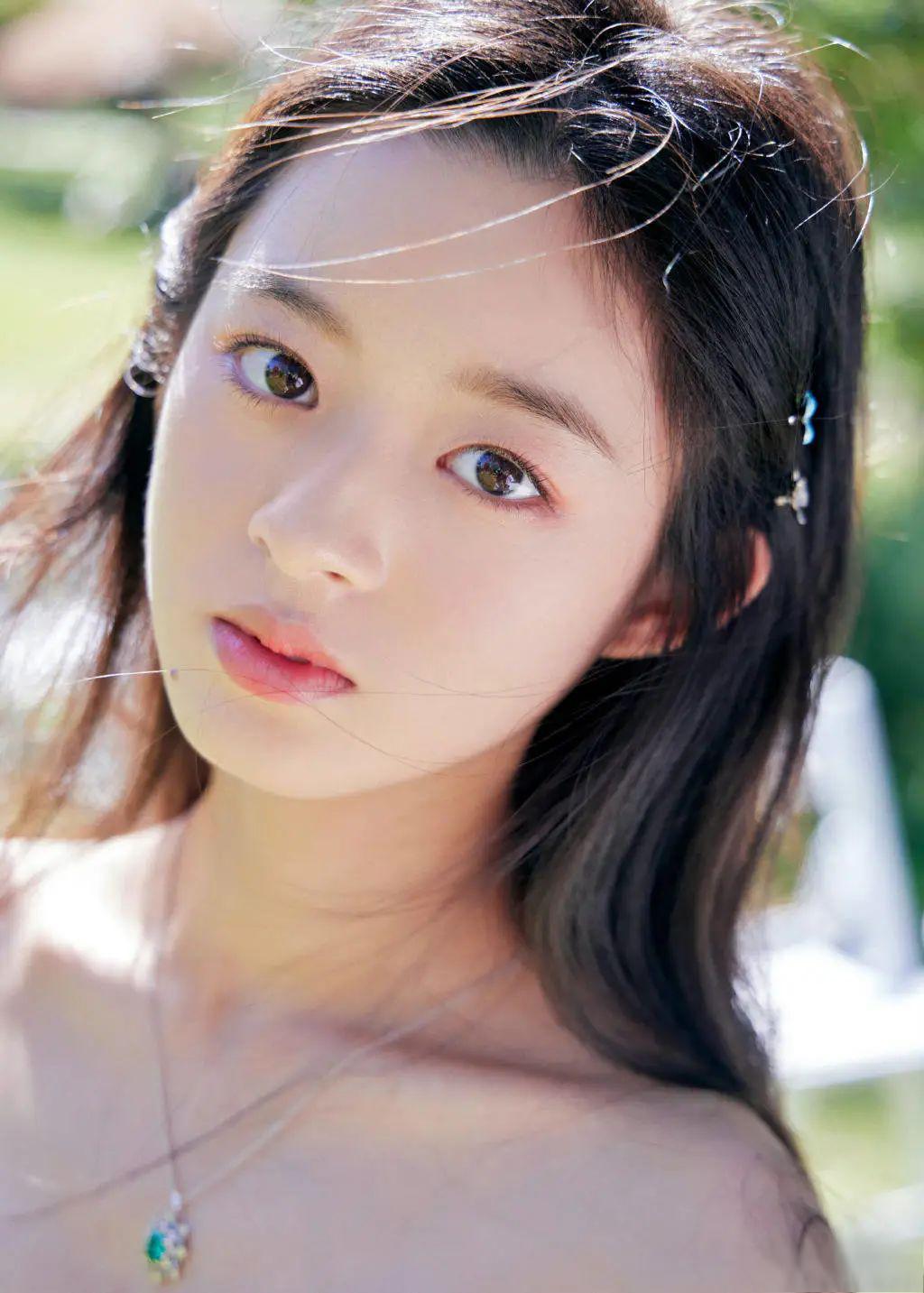 黄杨细甜:娱乐圈新星 黄杨细甜,00后新生代演员,多才多艺,演技出色