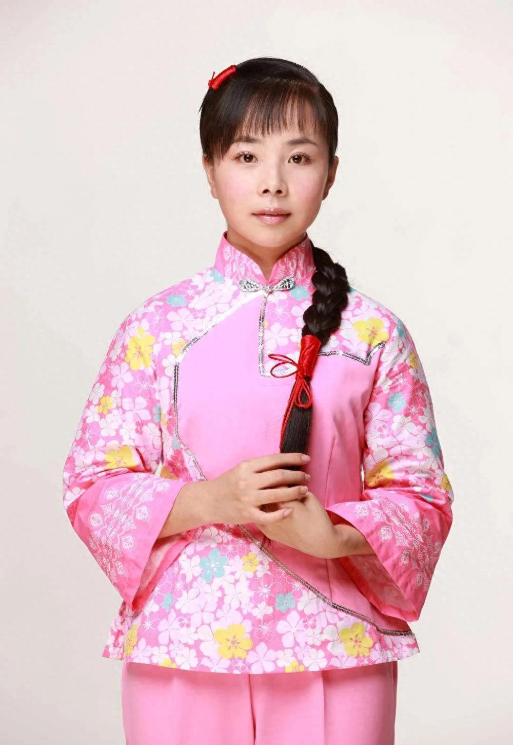 草根歌手王二妮身份被揭穿 草根歌手王二妮身份被揭穿,她的欺骗行径让