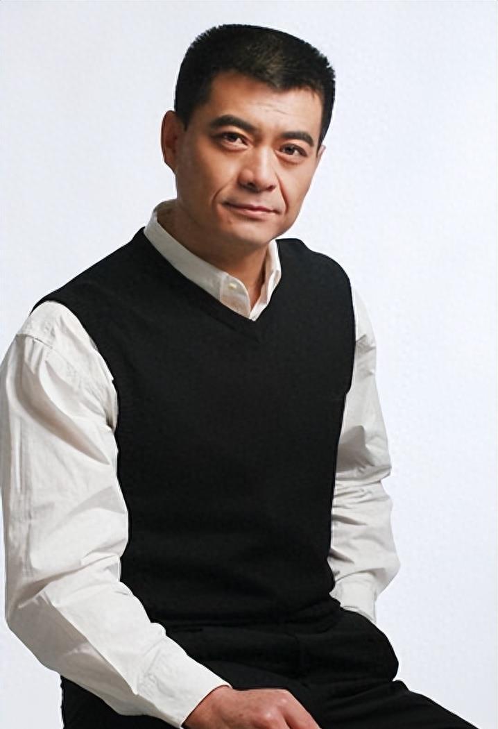 王新军的婚姻经历 王新军的婚姻经历展示了娱乐圈的复杂性和人生的