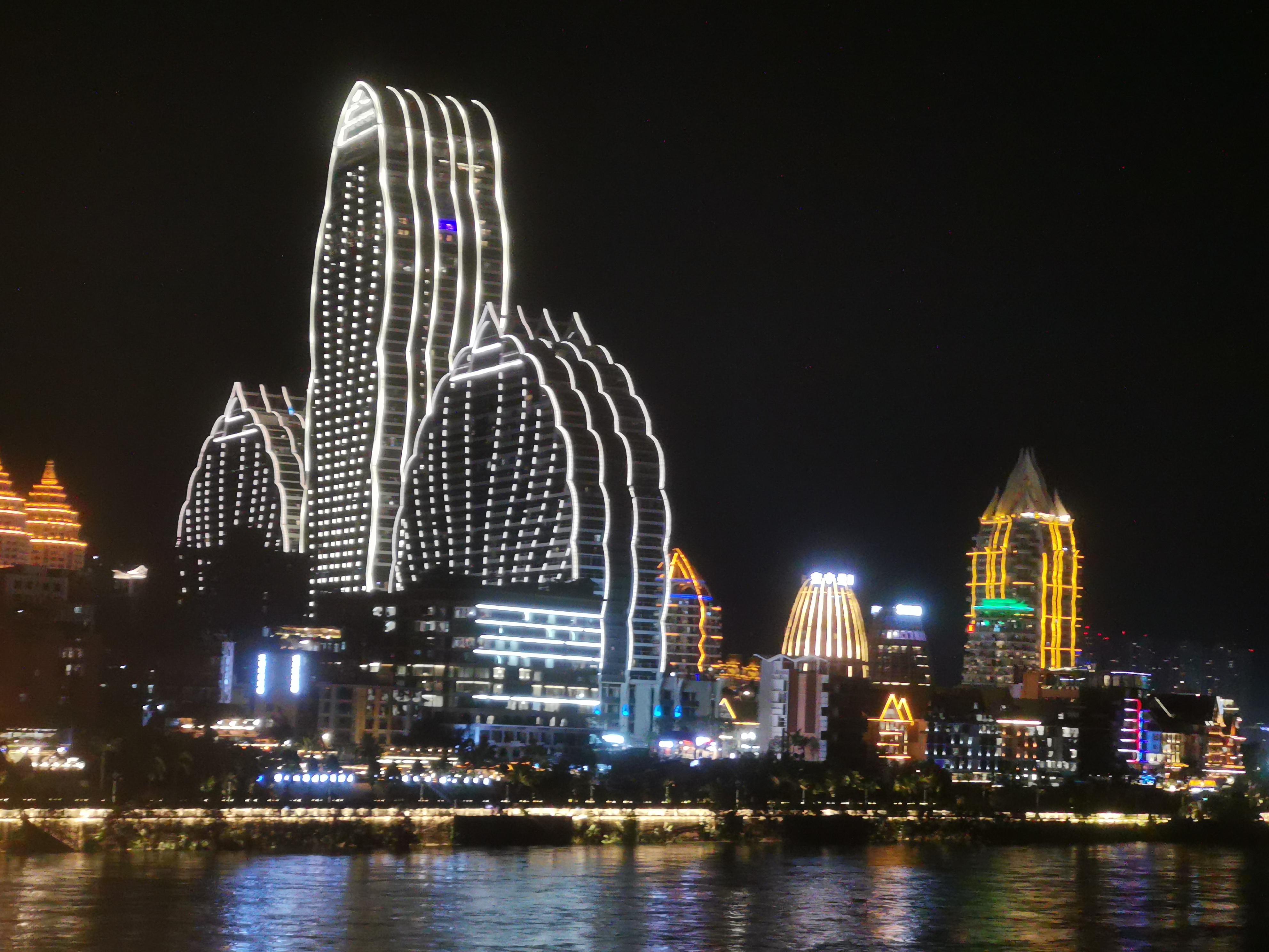 云南西双版纳湄公河大酒店 云南西双版纳湄公河大酒店,伫立在澜沧江旁