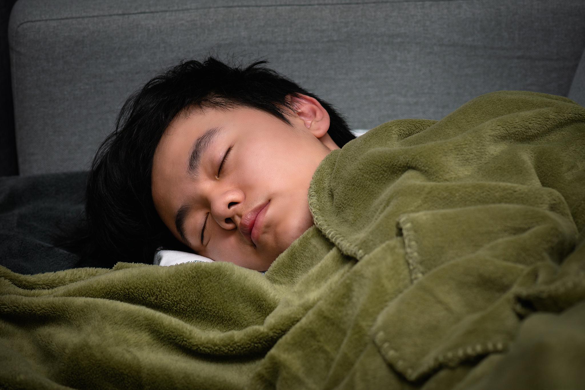 13岁半男孩变声了能长高吗 13岁半的小孩正处在孩子的发育期,发生变声