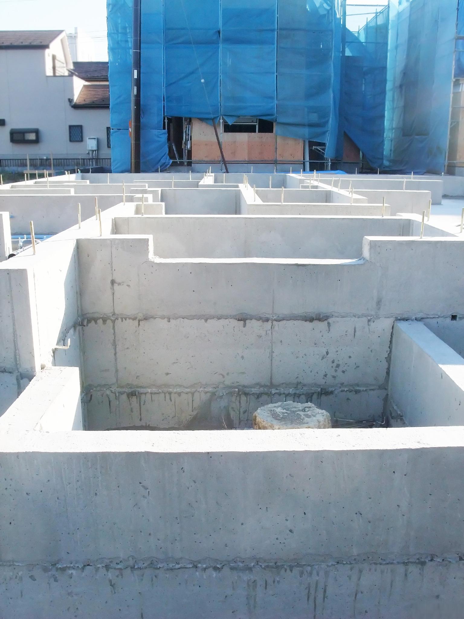 沉箱防水施工流程详解 在建筑和水利工程中,沉箱是一种常见的结构,它