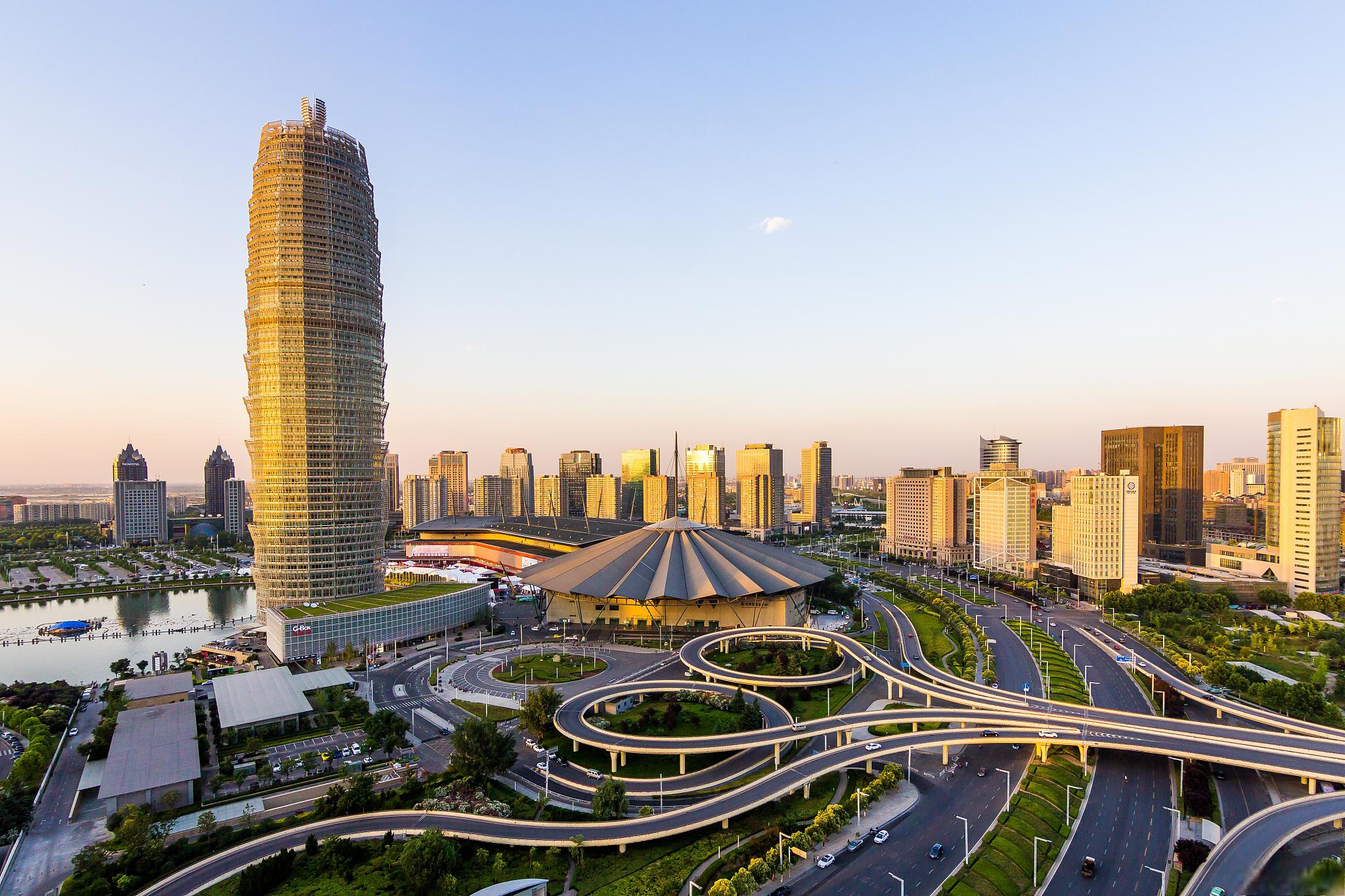 郑州:功夫之都和华夏之源 郑州,位于中国中部,是一个历史悠久,文化