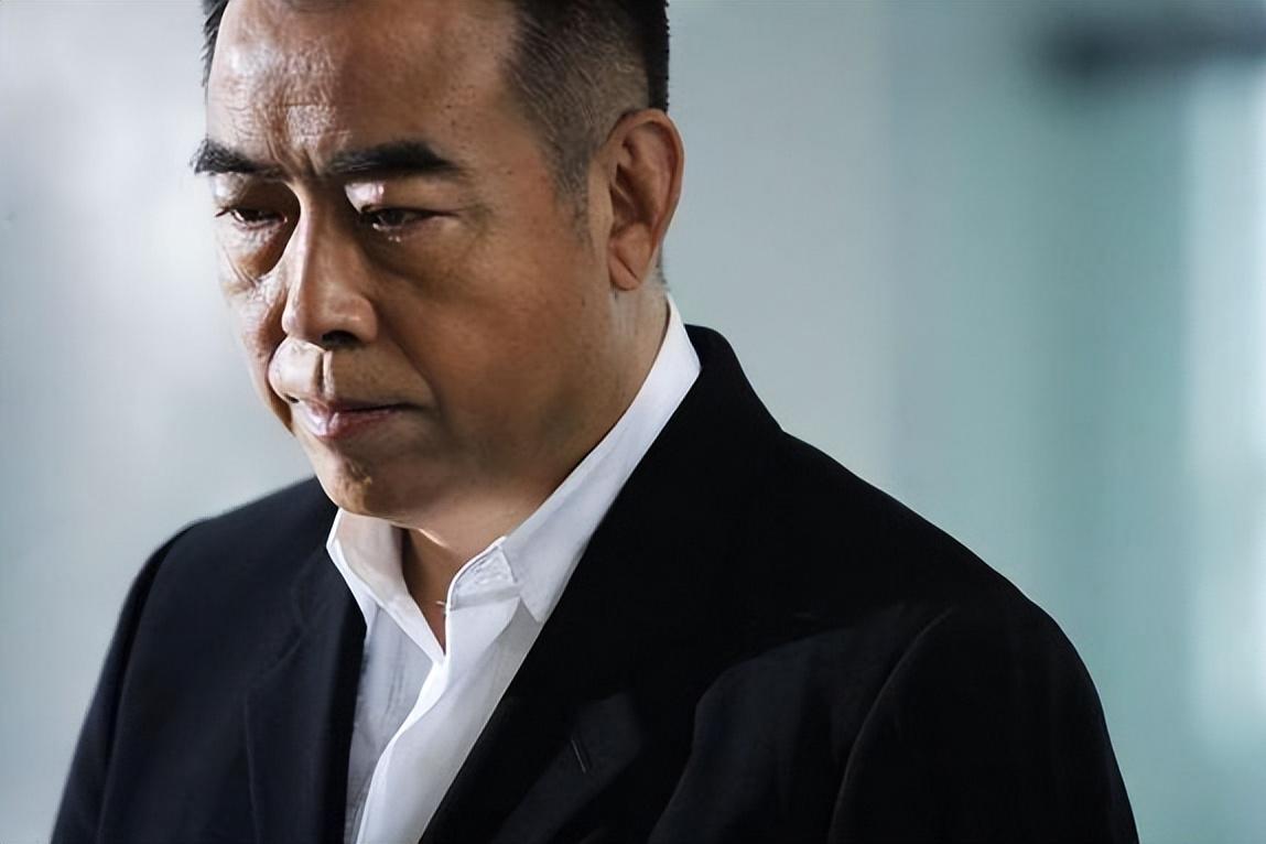 美籍华人搞爱国教育 陈凯歌涉嫌侮辱志愿军的电影海报,其实对观众而言