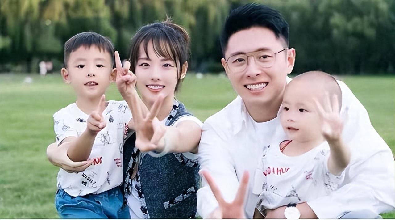 张嘉倪与买超的境遇 张嘉倪和买超曾经是多么的恩爱,多么的般配,但