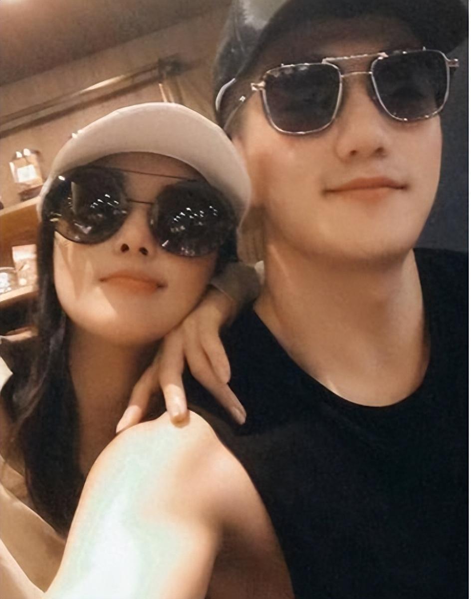 美照背后的故事 张馨予晒出旅游美照,背后的摄影师竟是她的丈夫何捷