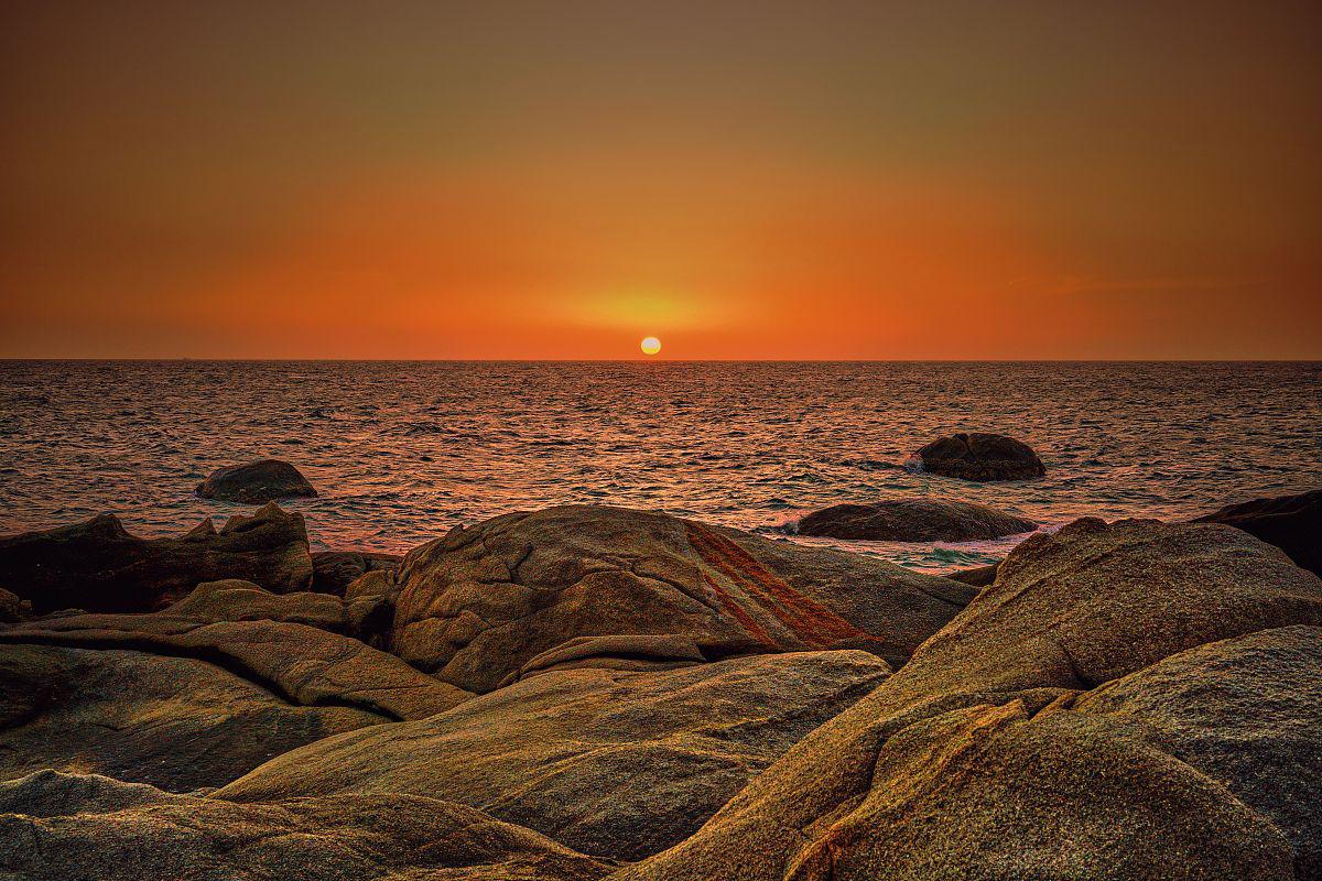 海南旅游攻略 海南是中国南海的一颗璀璨明珠,是一个充满神秘色彩和