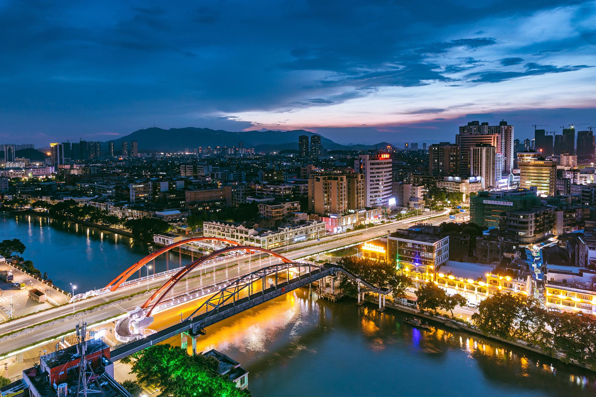 江门市旅游攻略 江门市拥有着深厚历史文化底蕴的城市,如同一颗璀璨的