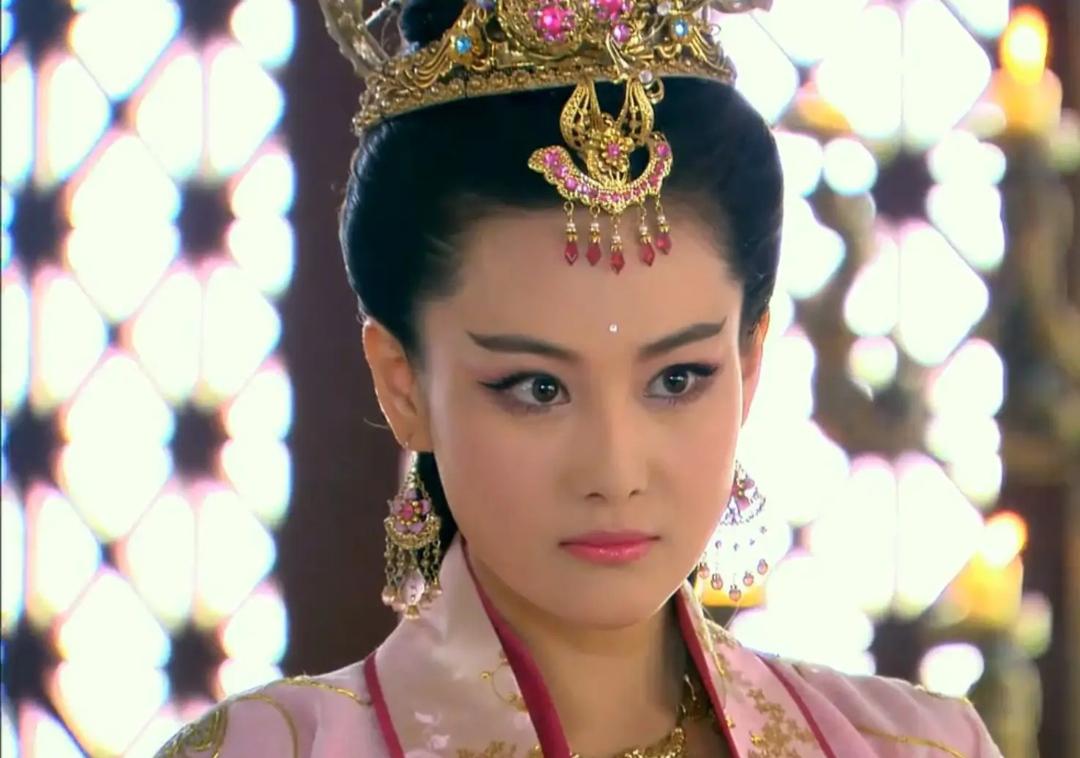 《封神榜》:妲己变成狐狸精的原因 《封神榜》中,妲己是在去往朝歌的