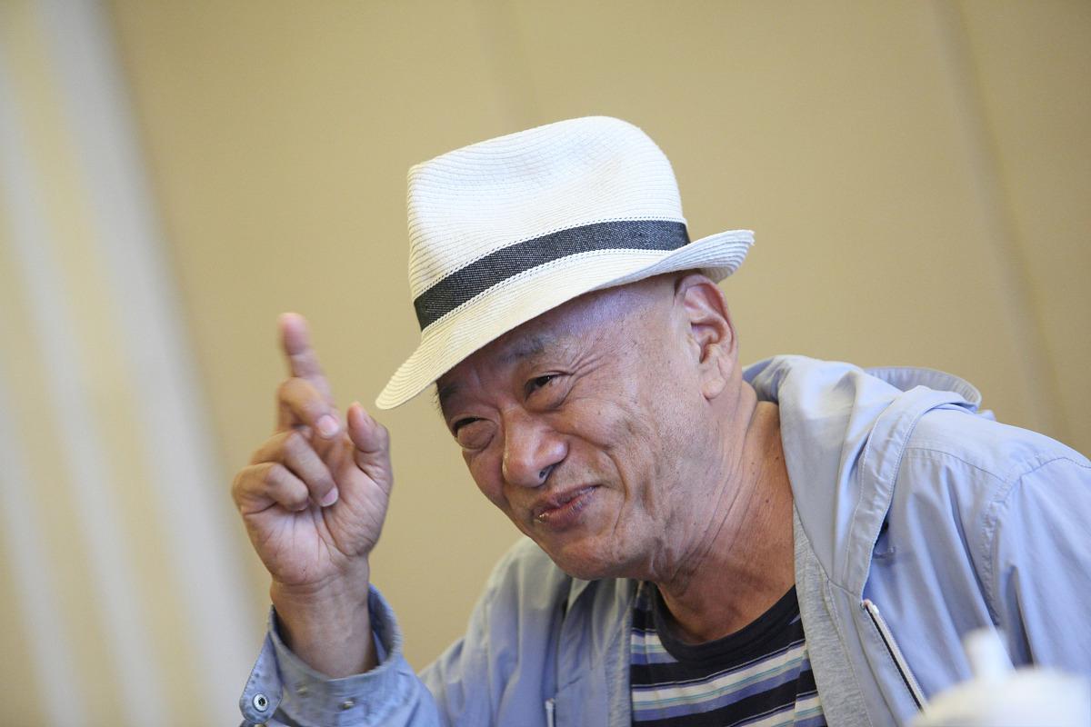 凌峰重回北京,感慨良多 资深老戏骨凌峰,年届78岁,于8月20日晚再次在