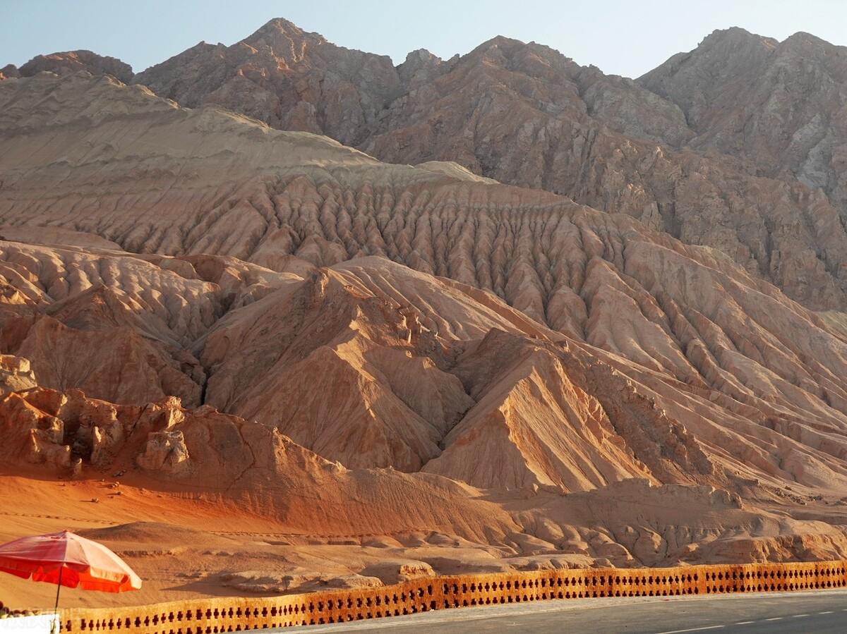 吐峪沟大峡谷,大自然的雄奇壮美 新疆吐鲁番的吐峪沟大峡谷,是一个