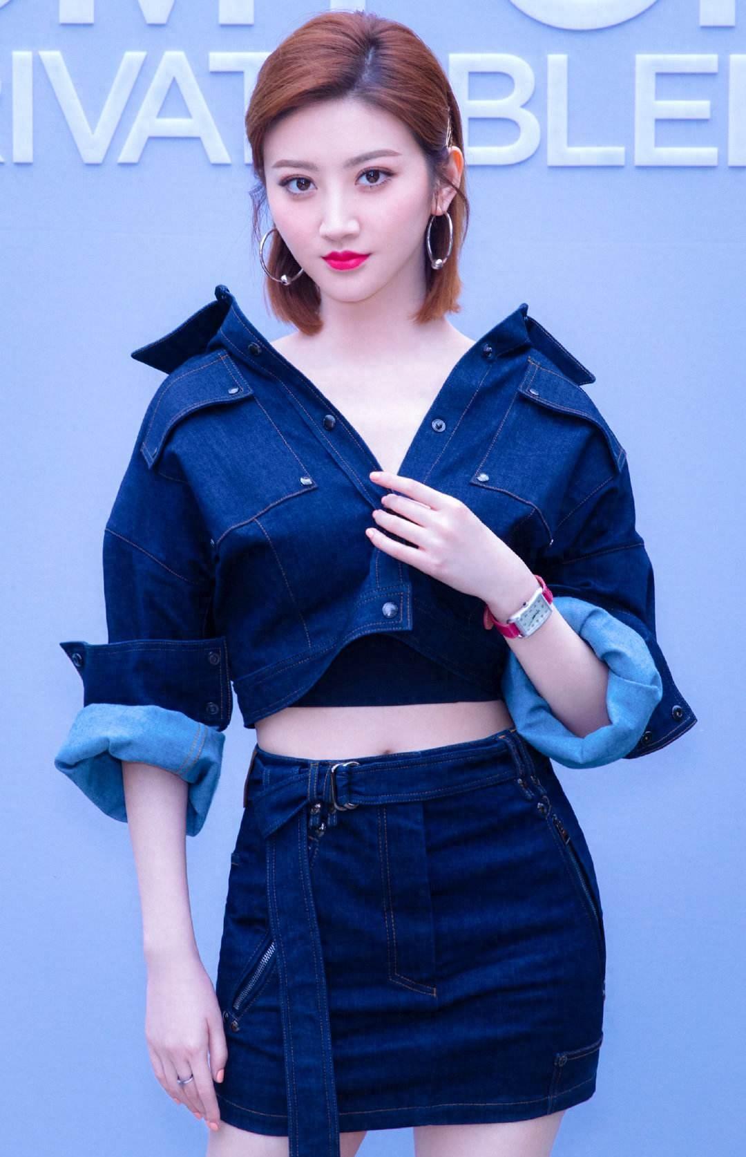 人间富贵花:景甜的坚韧与演艺成就 景甜,中国著名女演员,以其出色的