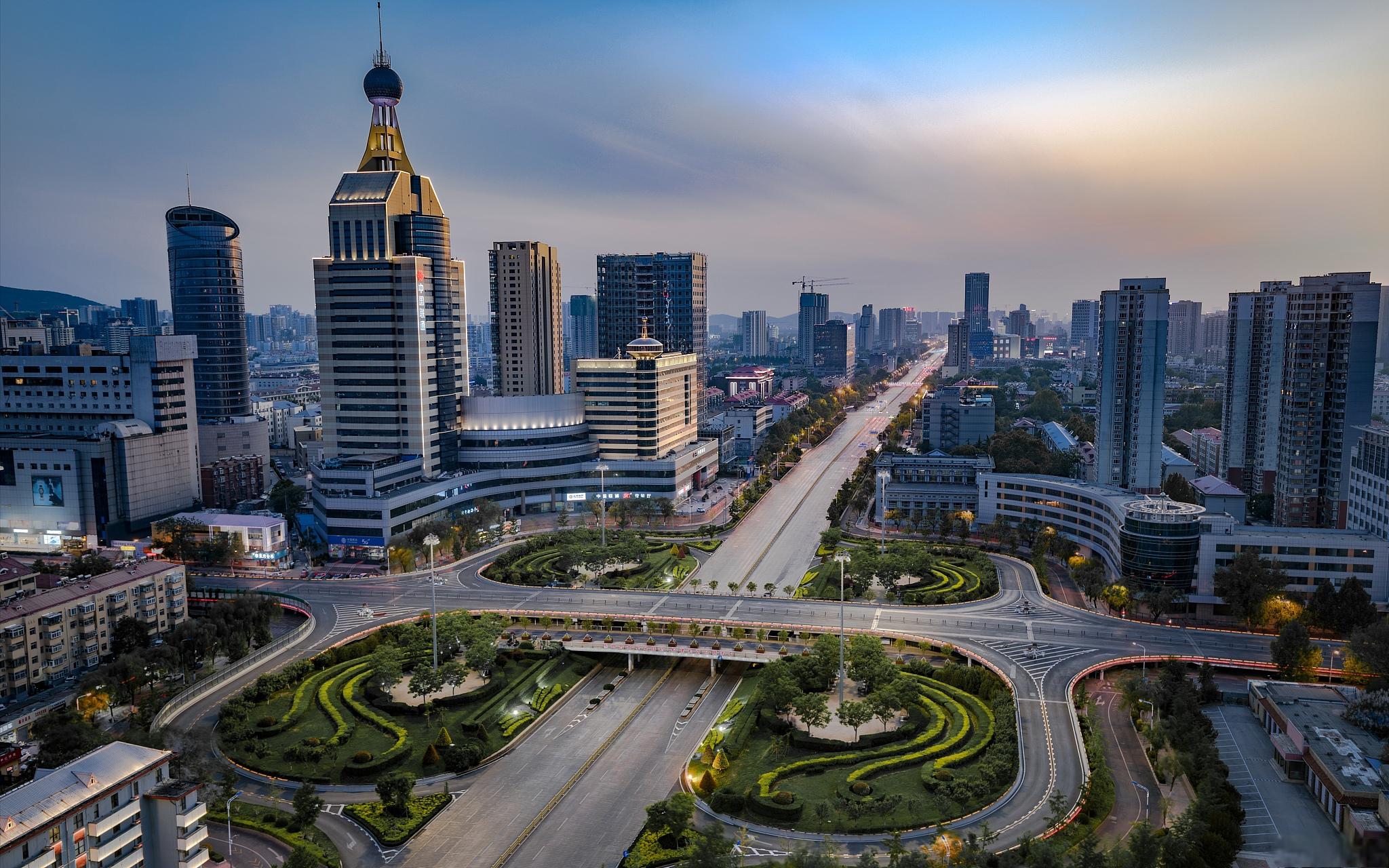 济南的魅力与问题 大家好,今天咱们来聊一聊济南这座被誉为"泉城"的