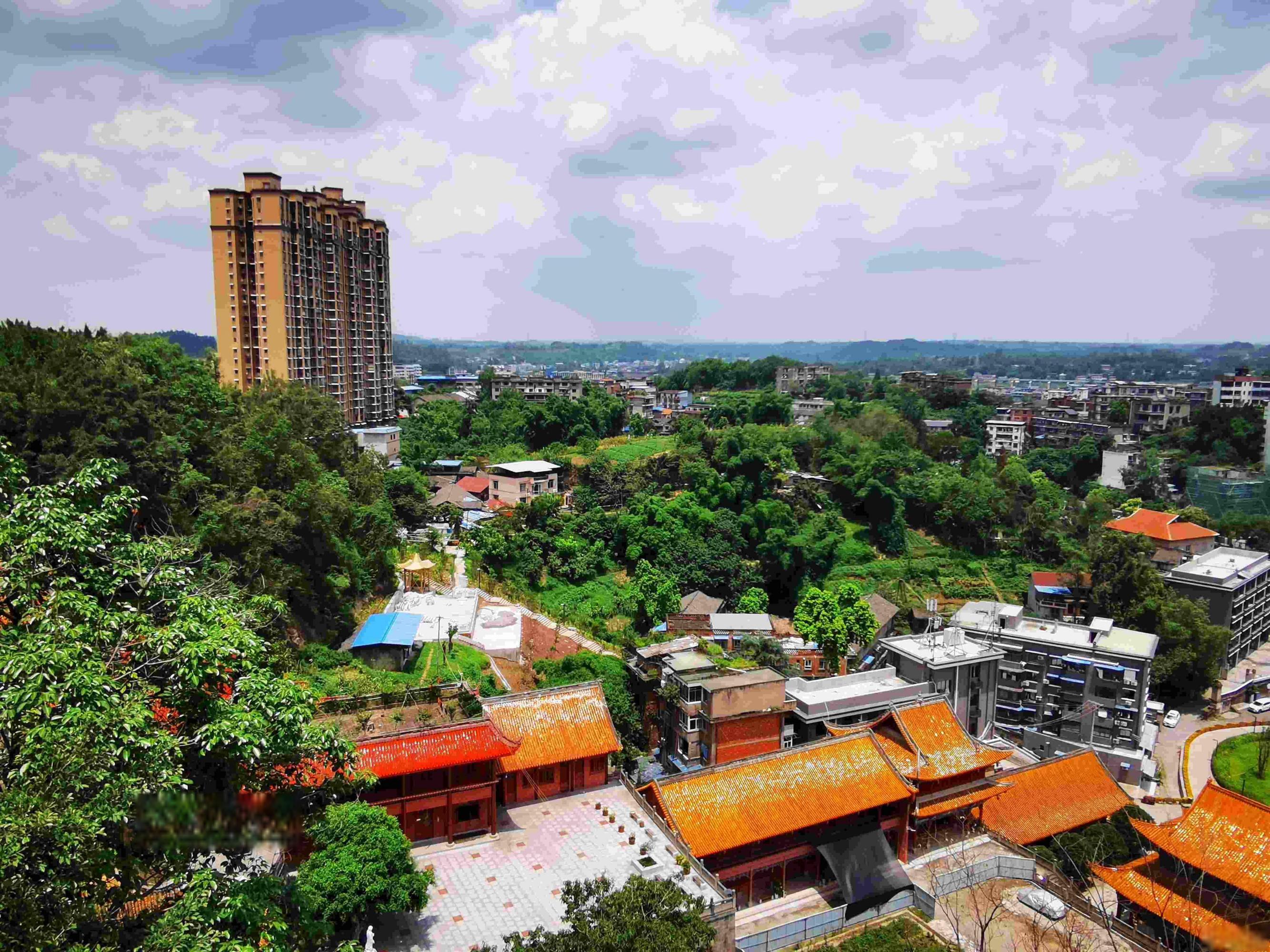 富顺玛瑙山观景塔 玛瑙山,位于富顺老县城西北,毗邻富顺西湖,县志载其