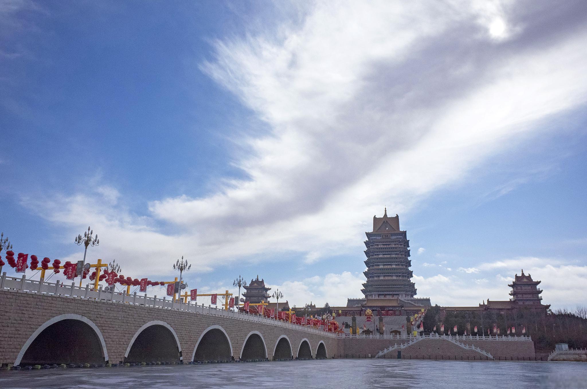 吴忠市旅游攻略 吴忠市是宁夏回族自治区的一个美丽城市,拥有丰富的