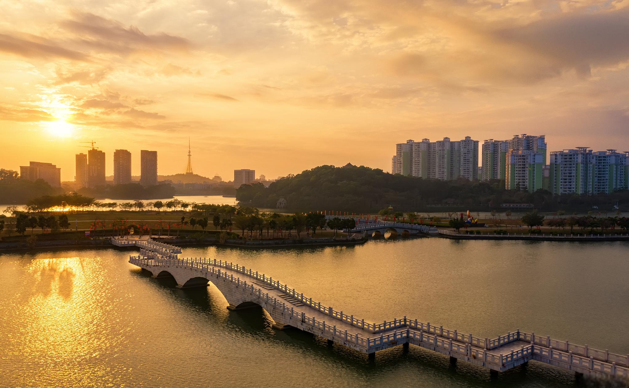 这里风景如画,气候宜人,而且拥有丰富的旅游资源,是一个令人向往的