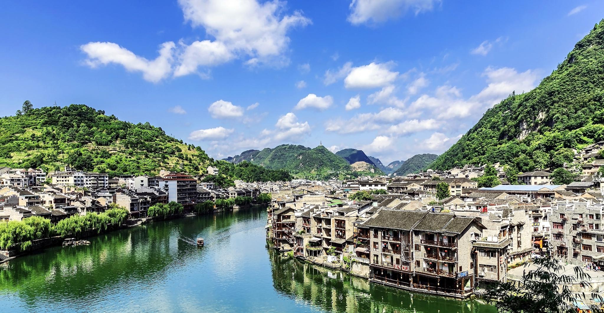 旅游景点推荐及自驾游路线 贵州是一个充满自然美景和人文景观的省份