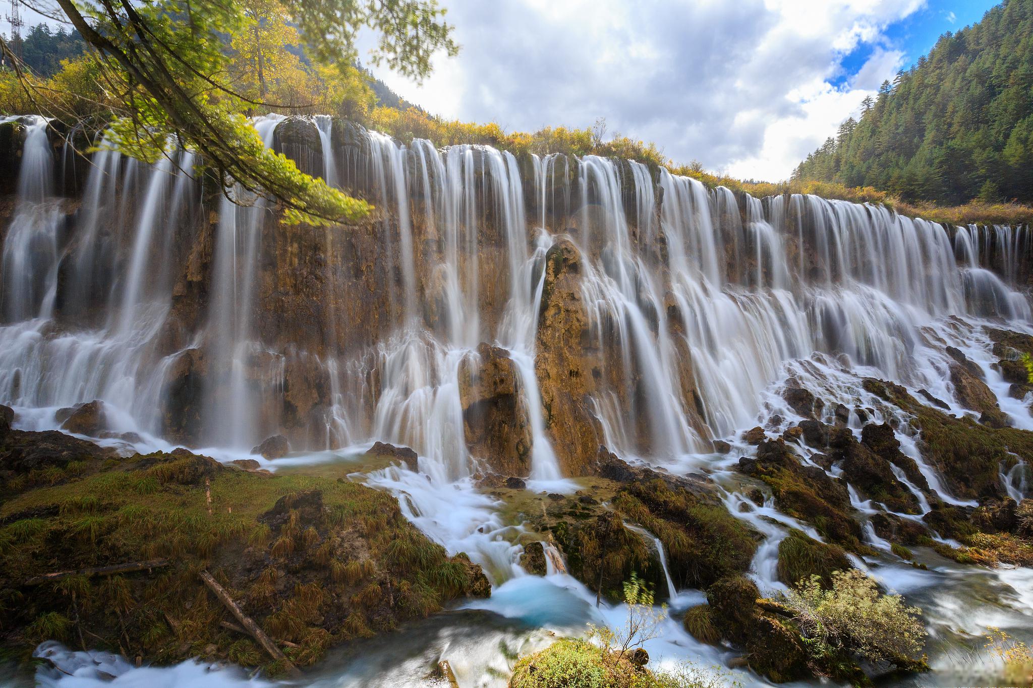 四川九寨沟黄龙五日游详细路线 在四川,时间越过山河的速度总是很慢