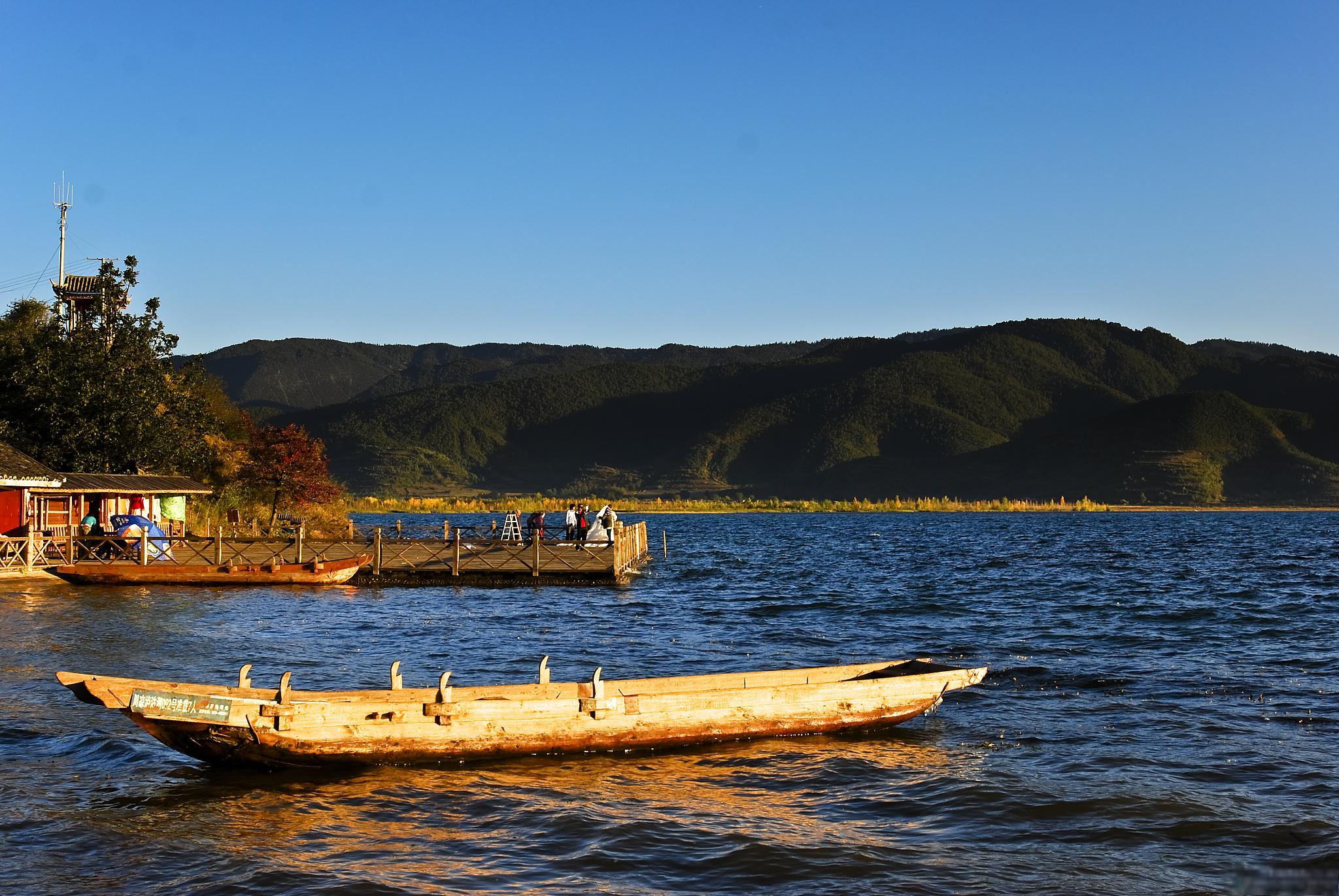 泸沽湖旅游攻略 位于四川省凉山彝族自治州和云南省丽江市交界处的