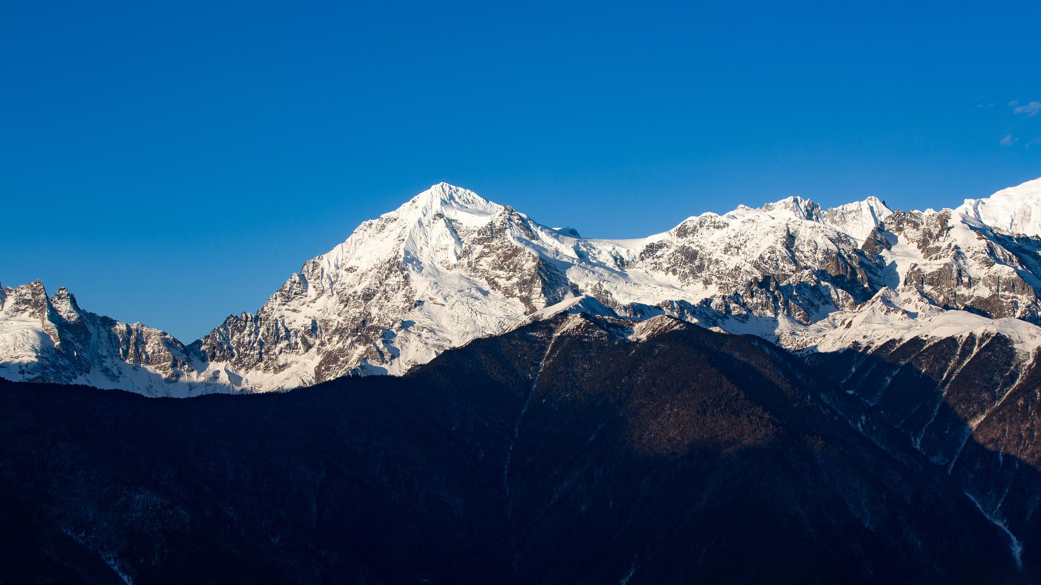 玉龙雪山门票购买攻略 玉龙雪山,位于中国云南省丽江市玉龙纳西族自治