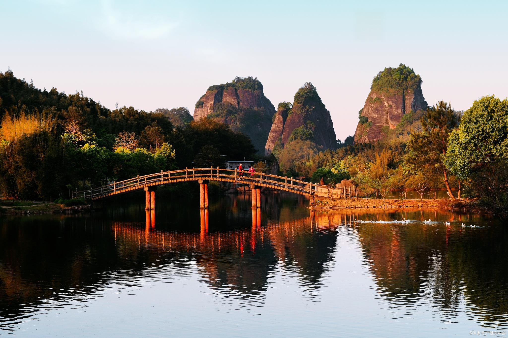 大金湖景区旅游攻略 大金湖景区是福建省的一个著名旅游景区,拥有许多