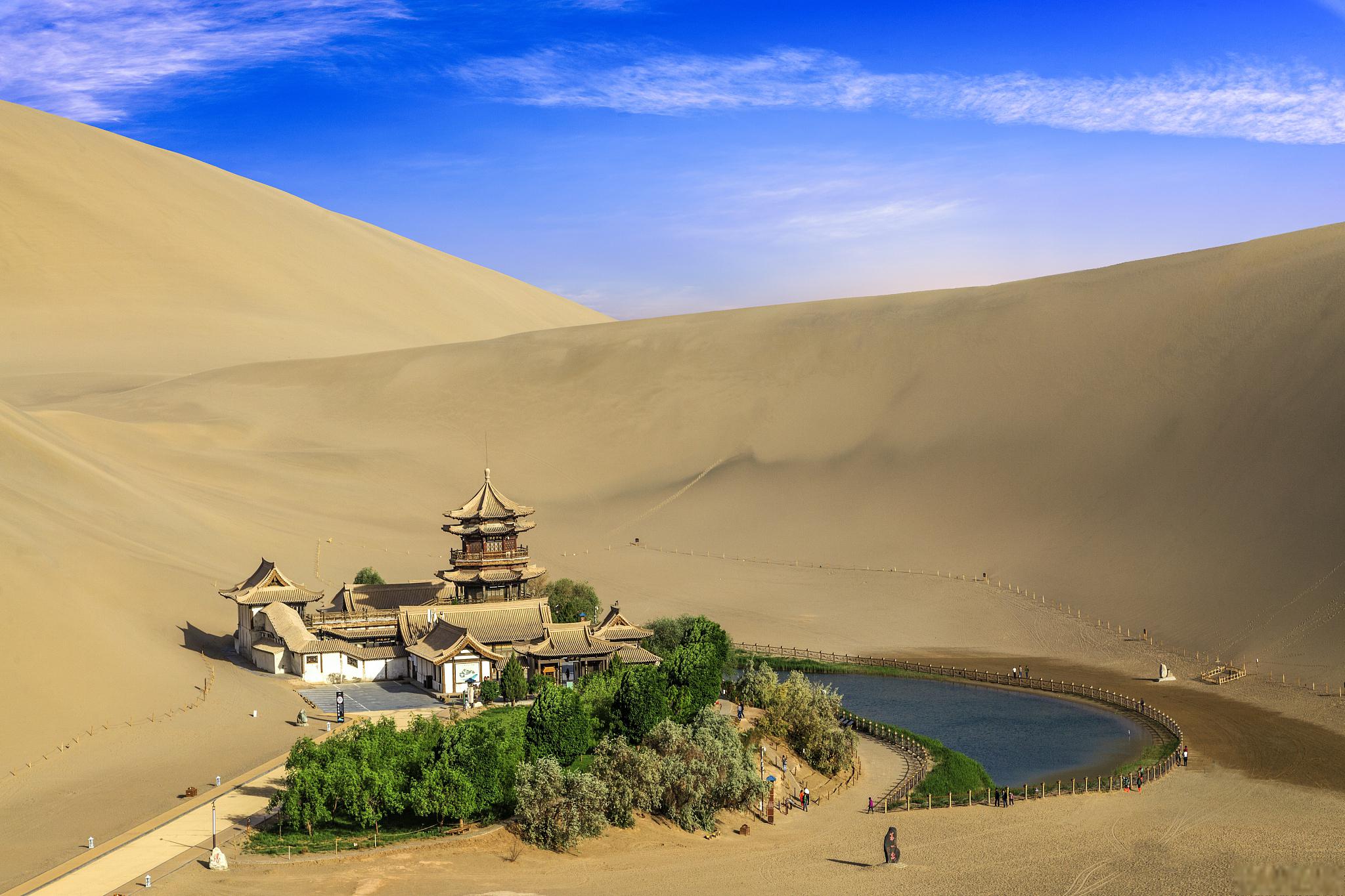 甘肃旅游攻略 甘肃是中国西北地区的一个美丽而多样化的省份,拥有雄伟