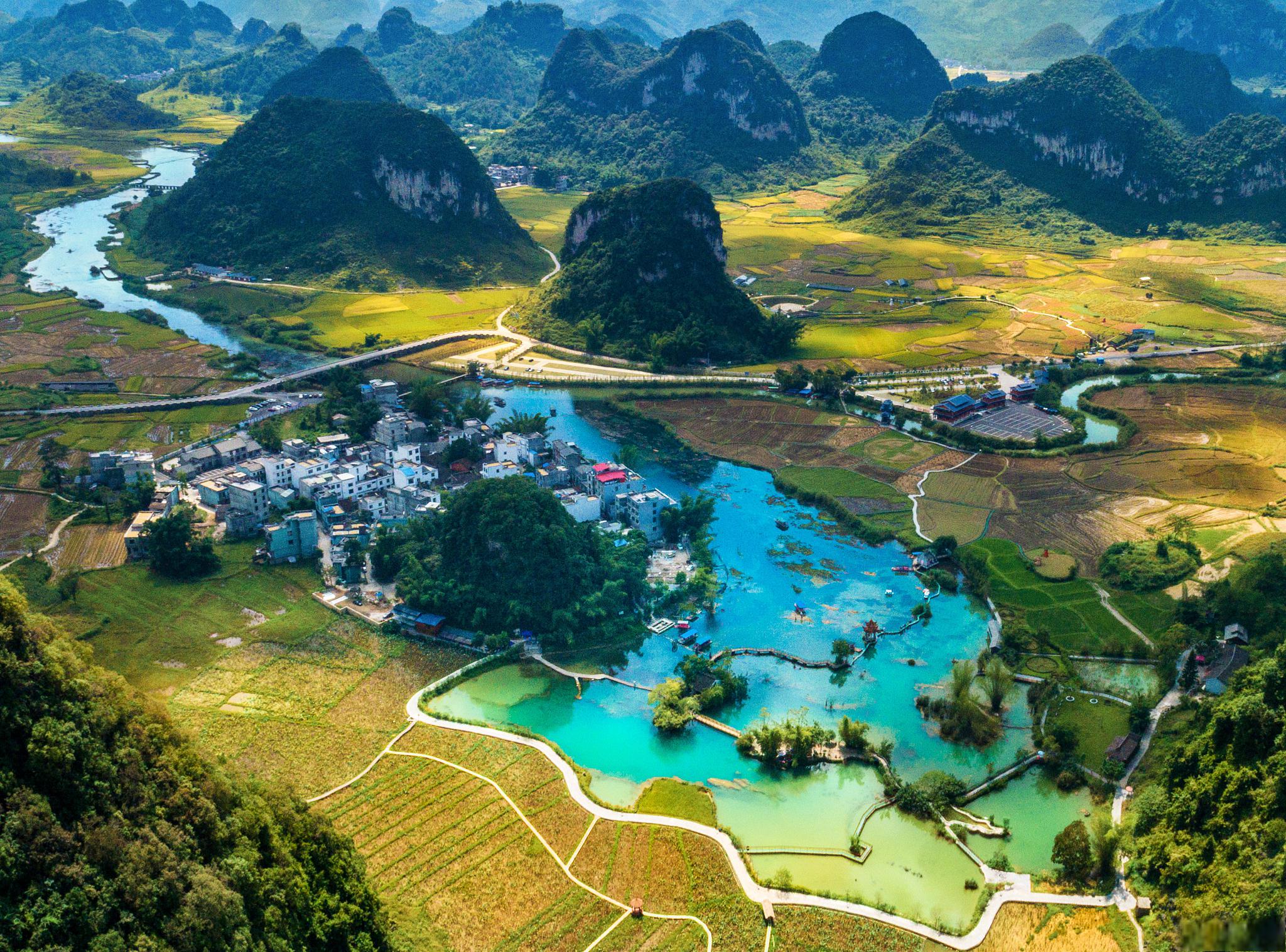 贺州旅游攻略 近年来,贺州作为广西壮族自治区的一个重要城市,日渐