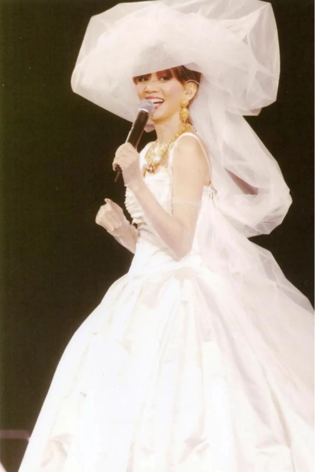 梅艳芳:拒绝治疗的真相 梅艳芳曾有一个机会可以挽救她的生命,但她却