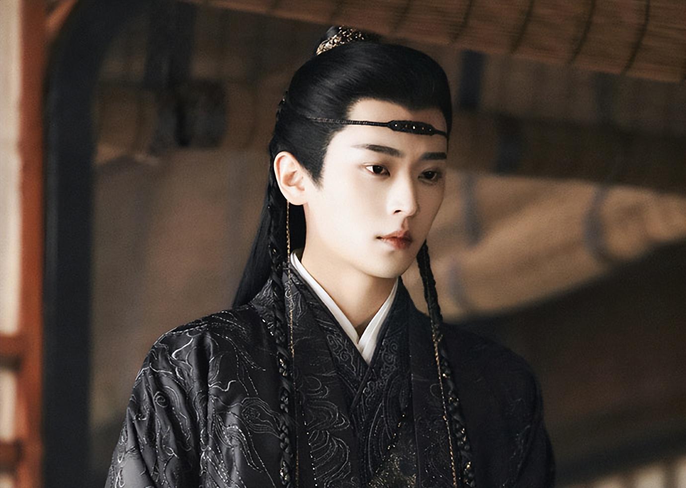 丞磊:个人资料以及艺名由来大揭秘 丞磊,原名杨辉翔,身高181cm,今年30