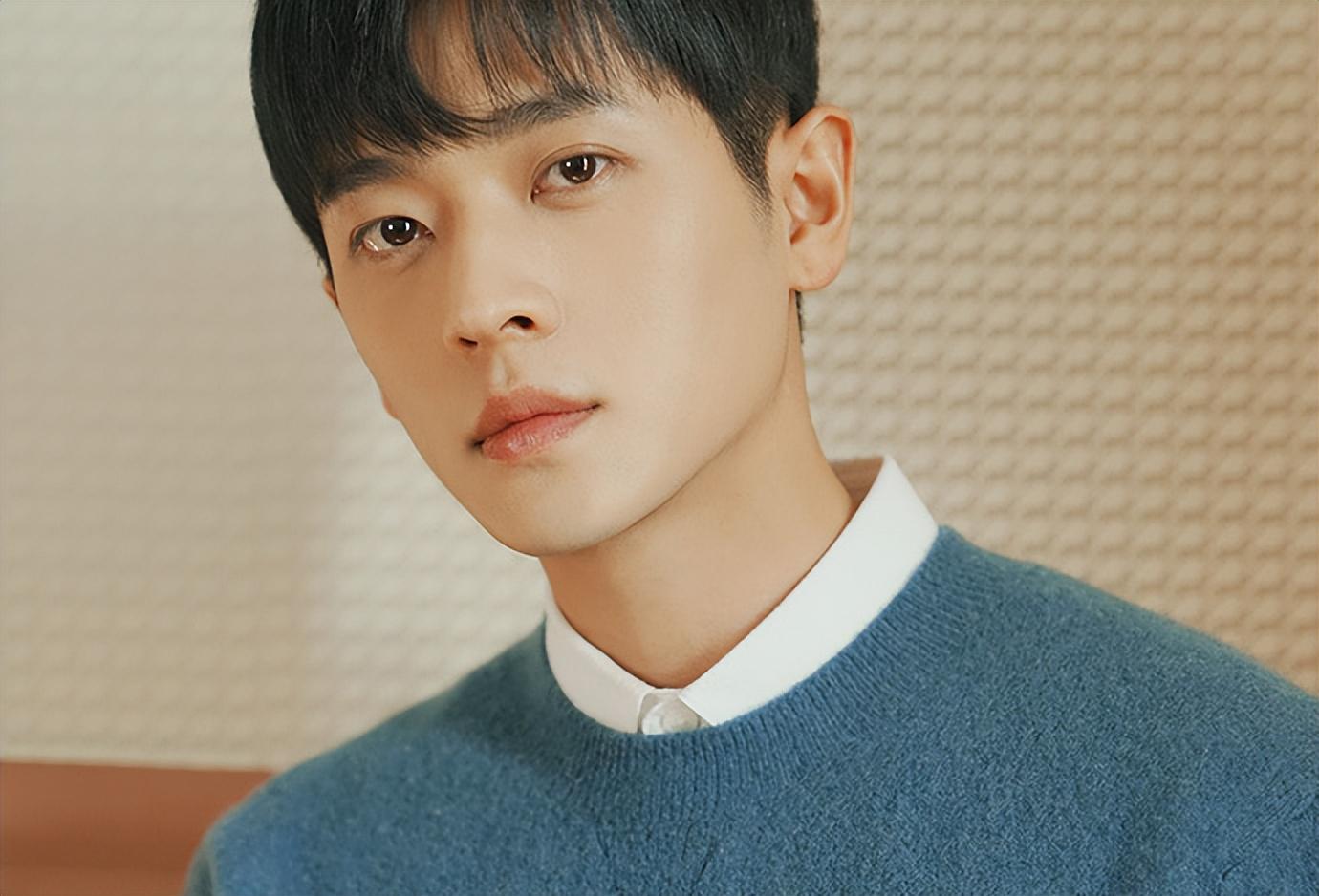 丞磊:个人资料以及艺名由来大揭秘 丞磊,原名杨辉翔,身高181cm,今年30