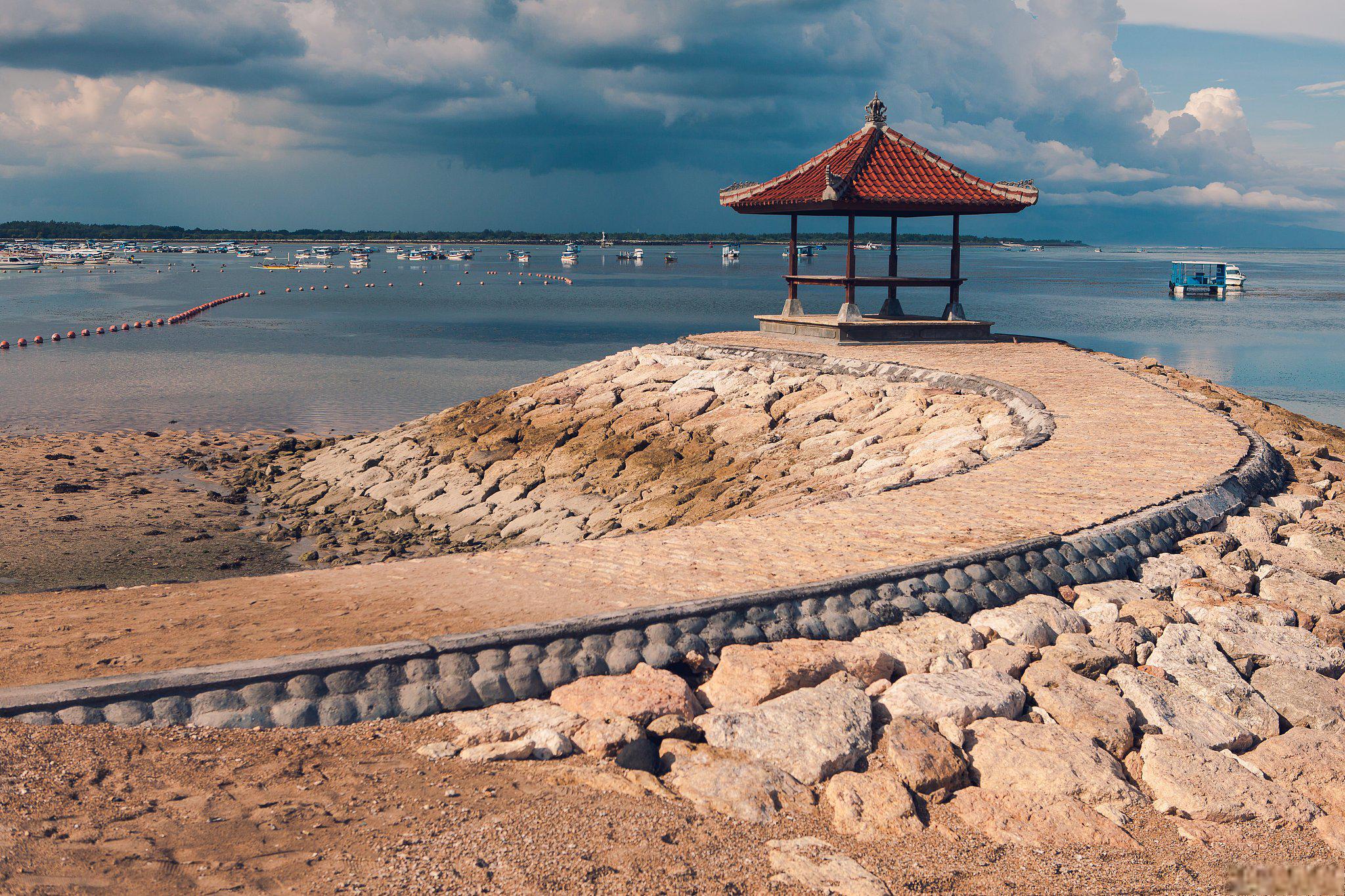 红塔湾天然浴场,福建的一处天堂 在这个喧嚣的都市生活中,人们总是