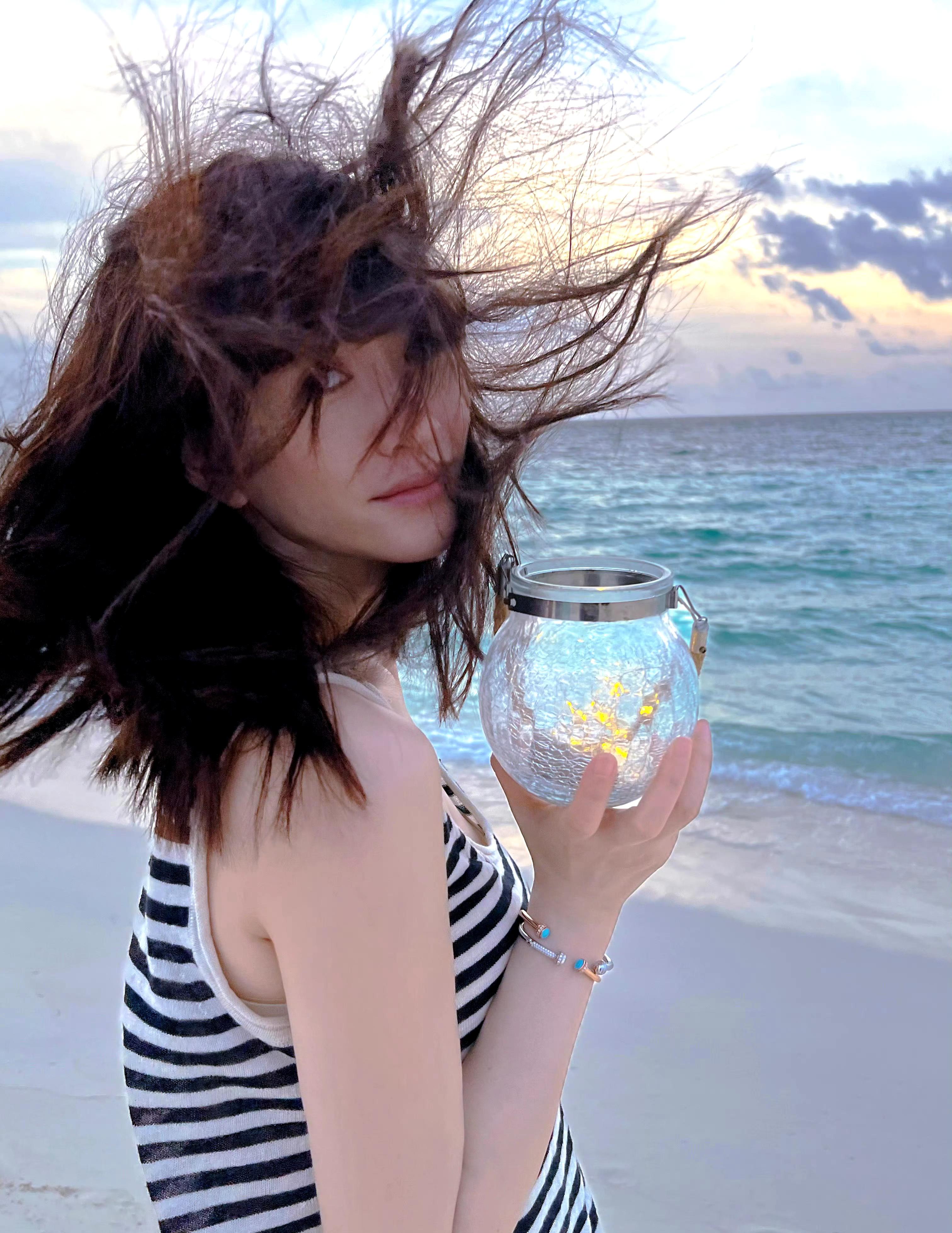 李小冉47岁沙滩辣照 李小冉47岁沙滩辣照,比基尼雪白肌肤,身材完美揽