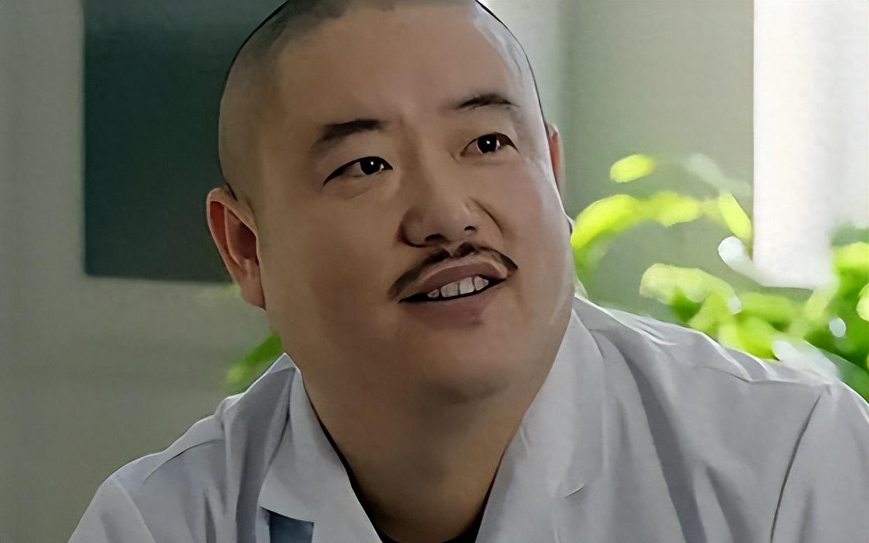 《乡村爱情》刘能扮演者赵明远去世 赵明远,一位东北喜剧演员,因突发