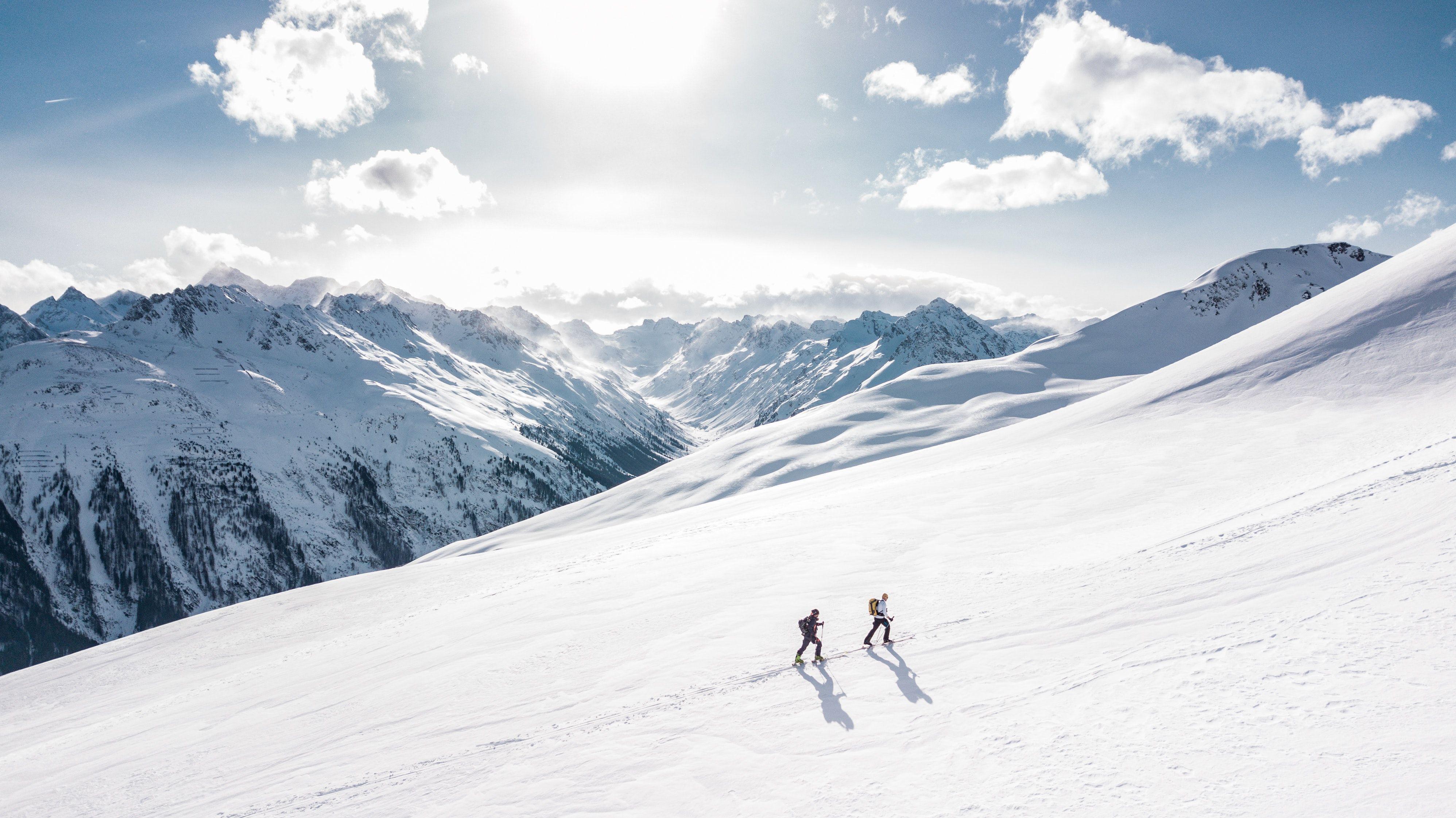 阿勒泰:中国雪都 连绵的雪山,幽深的圣泉,野性而浪漫的阿勒泰,是真正