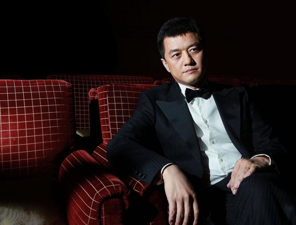 李亚鹏被限制高消费 演员李亚鹏因欠债不还,被法院限制高消费,不能