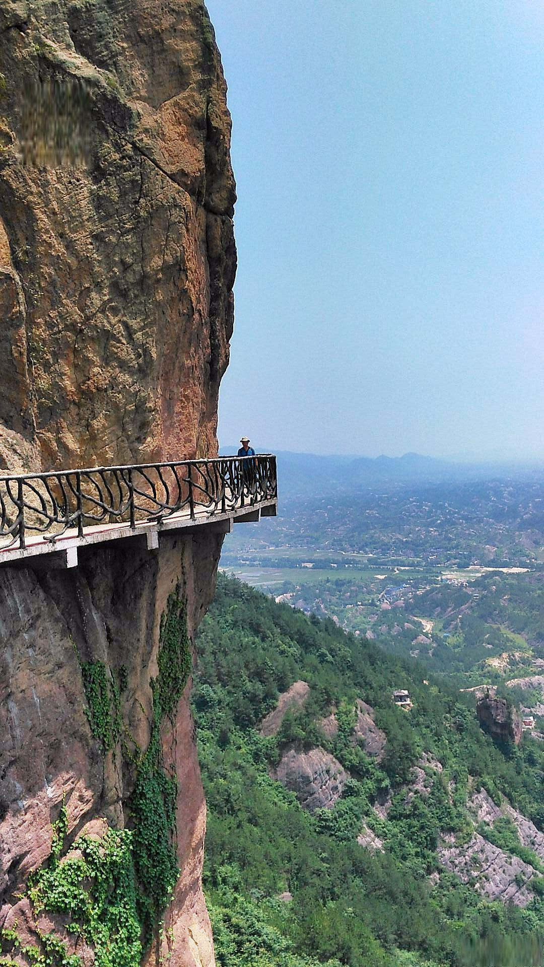 石牛寨旅游区位于中国湖南省岳阳市平江县石牛寨镇,是一个集自然风光