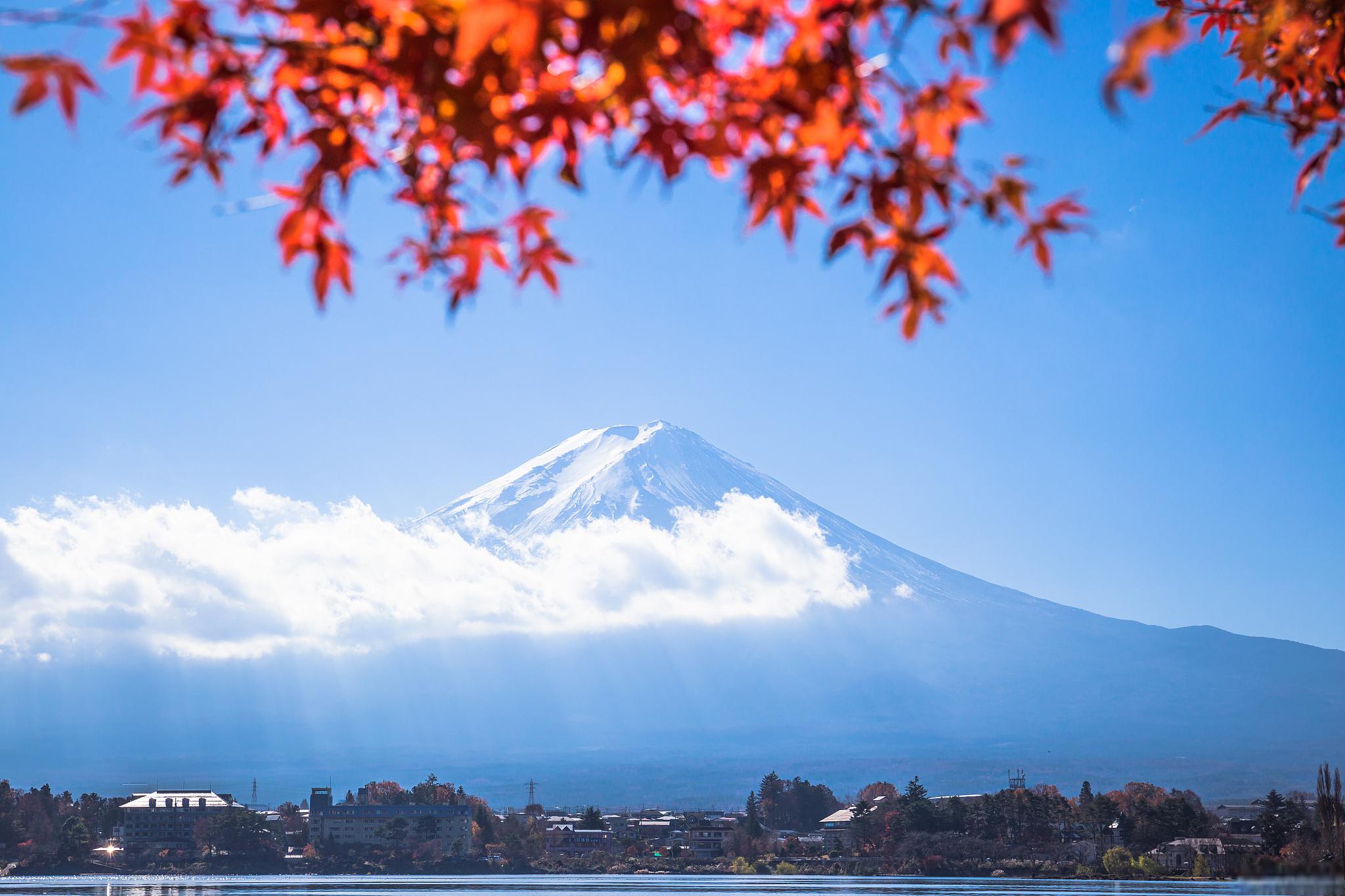 富士山旅游攻略 日本富士山,这座被誉为"圣山"的壮丽山峰,是日本最