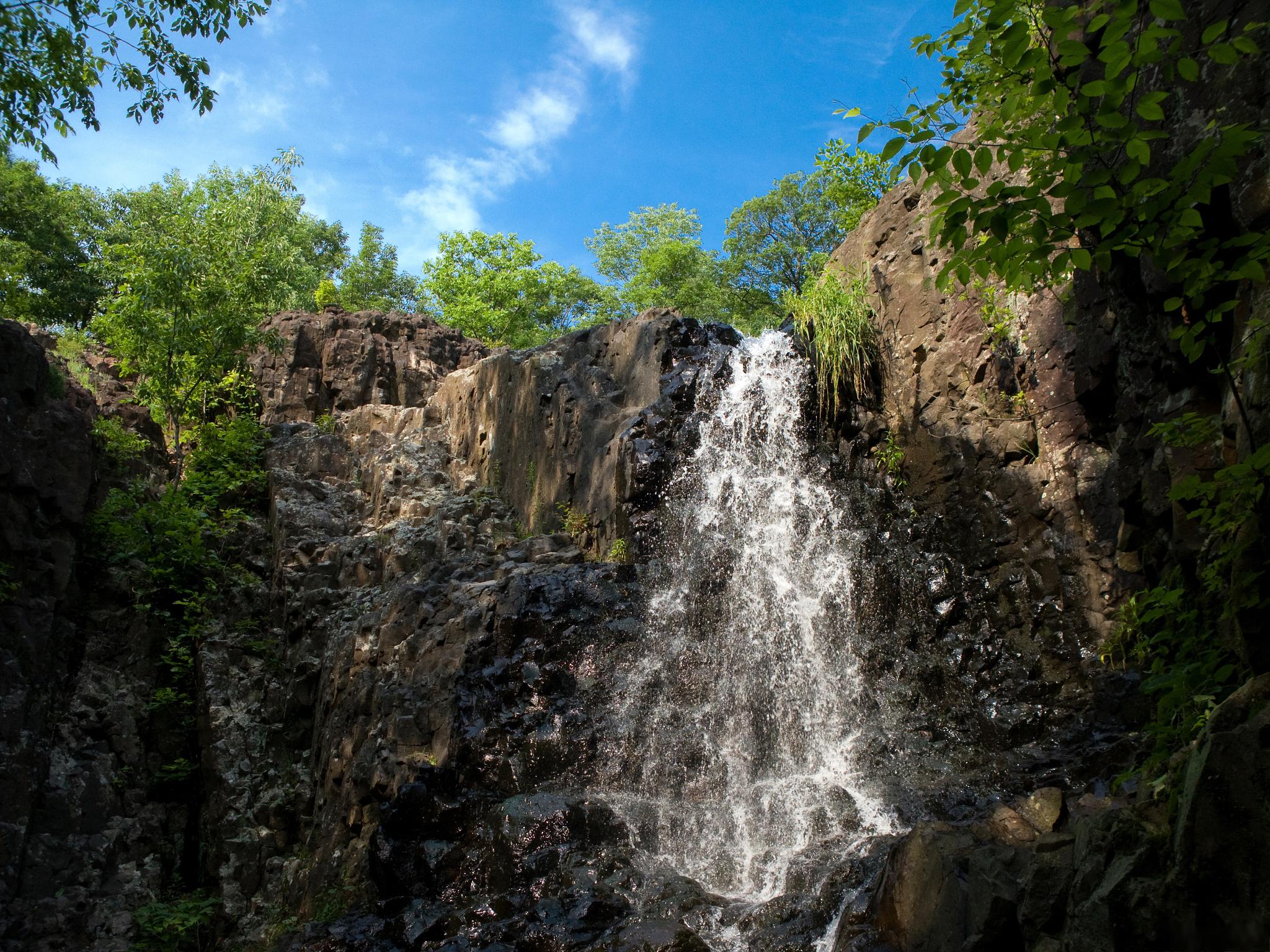 伊春市汤旺河林海奇石景区位于中国东北地区的黑龙江省伊春市,是国内