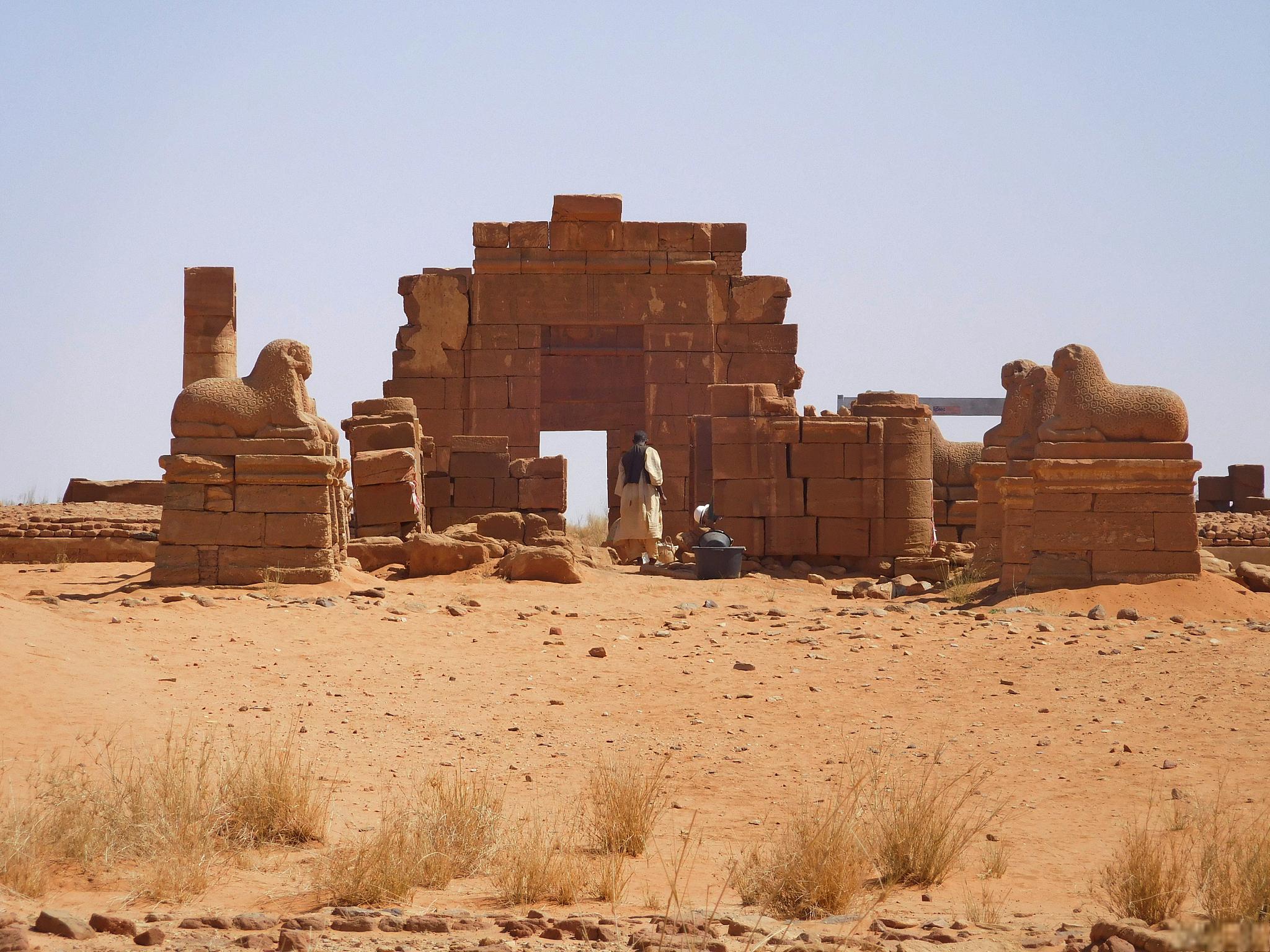 巴尔米拉:沙漠中的失落古城 当提到巴尔米拉,你可能会想到许多不同的