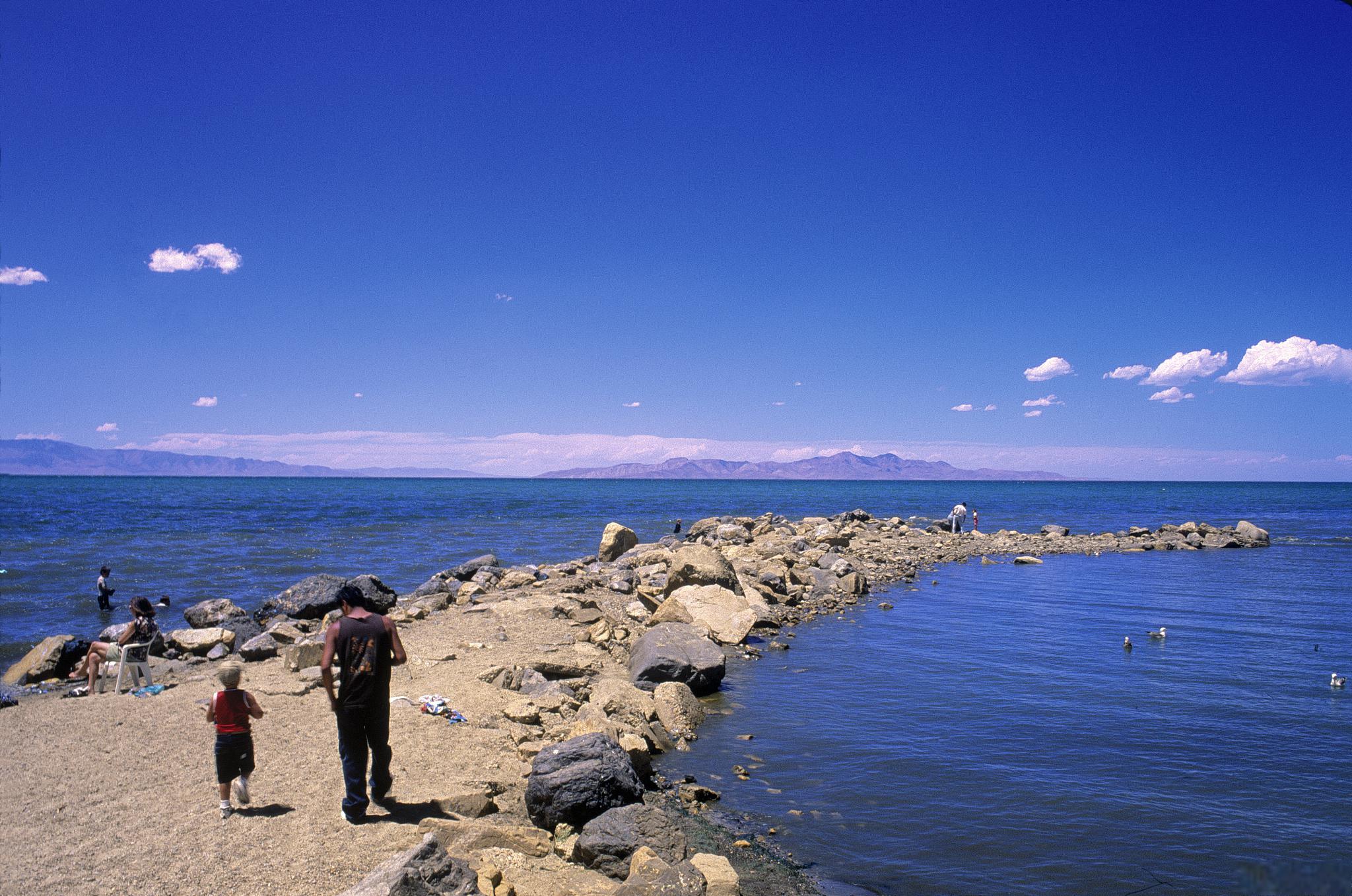 跟团游费用多少钱 近年来,青海湖作为中国西北地区最大的内陆湖泊之一